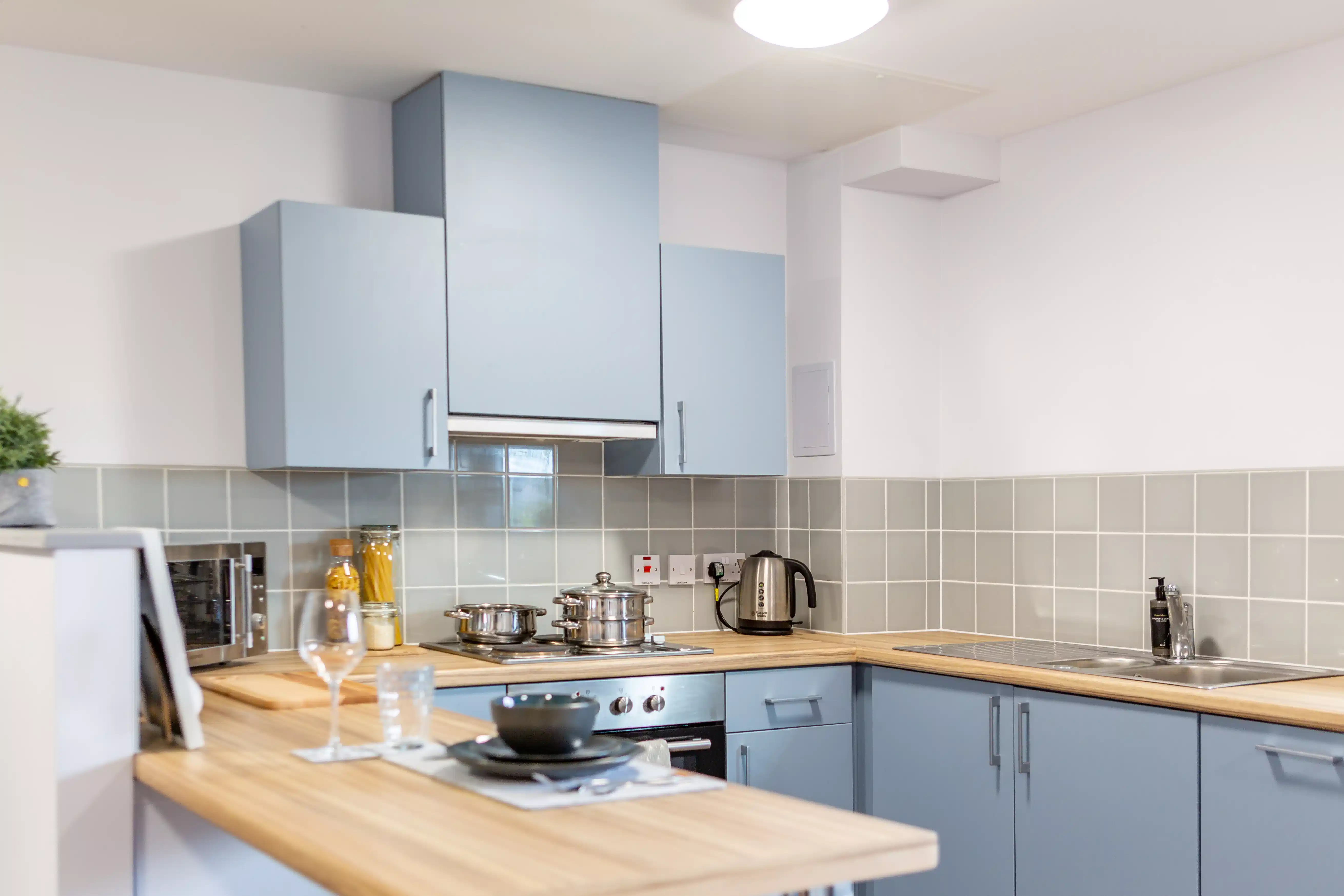 Amenities?w=400&h=260&fit=crop&q=40&auto=format&trim=auto