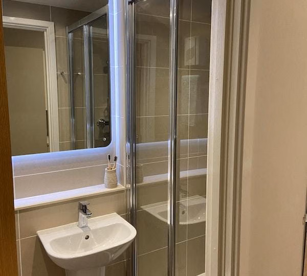 Amenities?w=400&h=260&fit=crop&q=40&auto=format&trim=auto