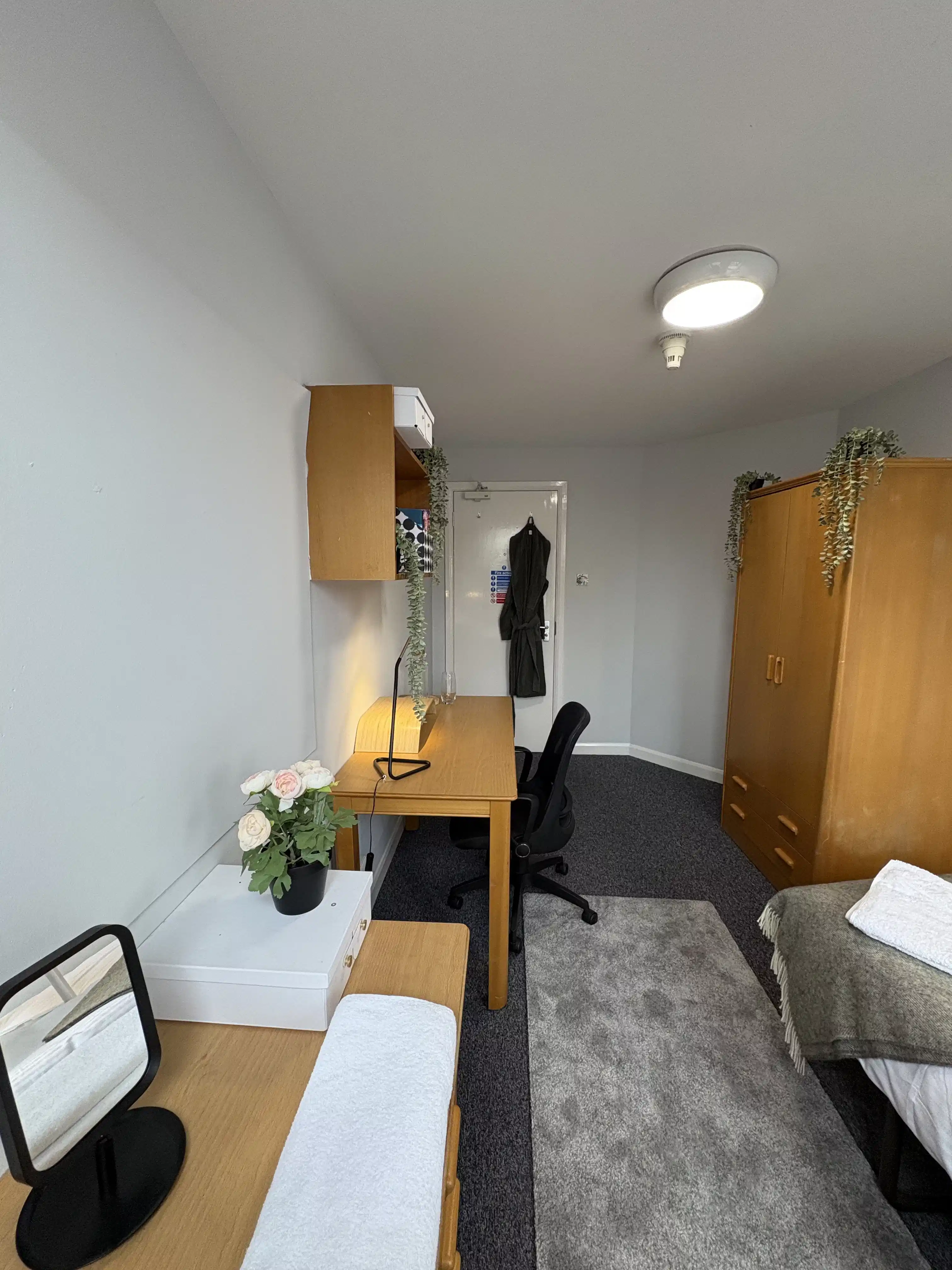 Kitchen?w=400&h=260&fit=crop&q=40&auto=format&trim=auto