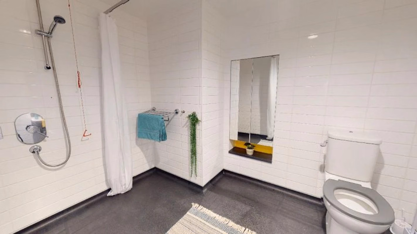 Common Area?w=400&h=260&fit=crop&q=40&auto=format&trim=auto