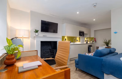 1 Bed Apartment - Amenities?w=400&h=260&fit=crop&q=40&auto=format&trim=auto