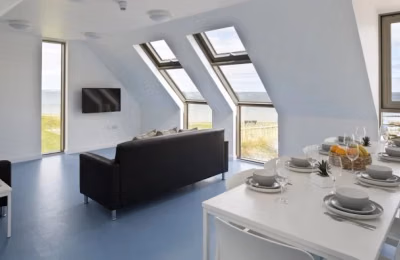Kitchen?w=400&h=260&fit=crop&q=40&auto=format&trim=auto