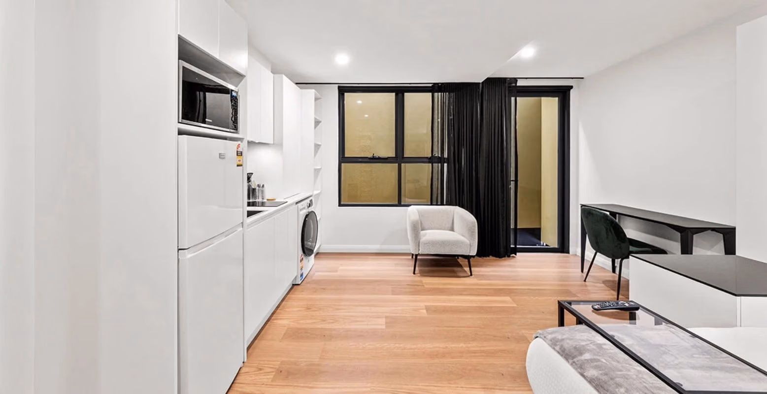 Bedroom?w=400&h=260&fit=crop&q=40&auto=format&trim=auto