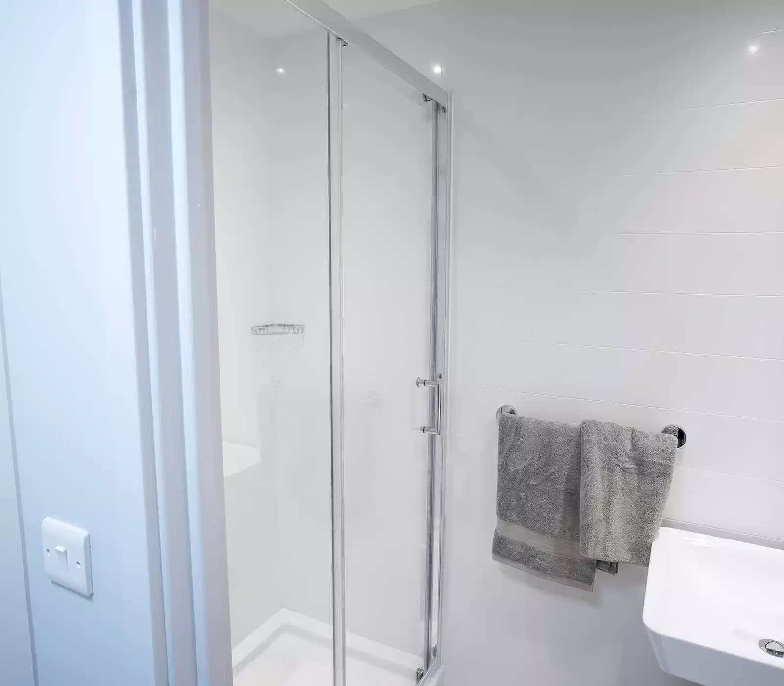 Amenities?w=400&h=260&fit=crop&q=40&auto=format&trim=auto