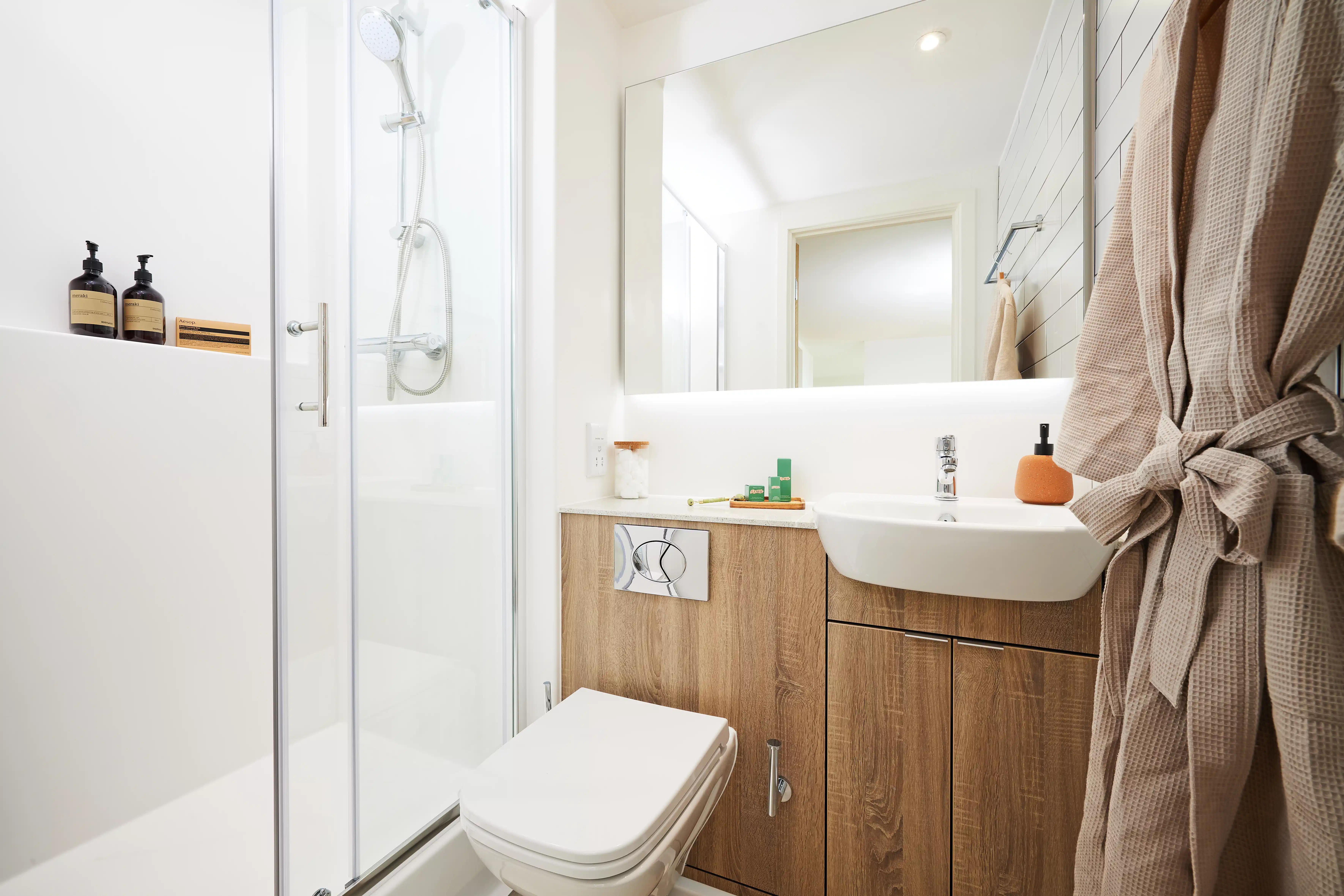 Common Area?w=400&h=260&fit=crop&q=40&auto=format&trim=auto