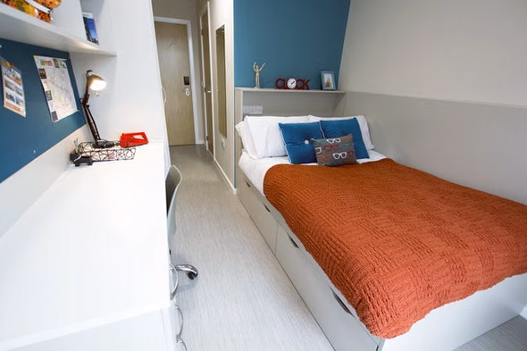 Common Area?w=400&h=260&fit=crop&q=40&auto=format&trim=auto