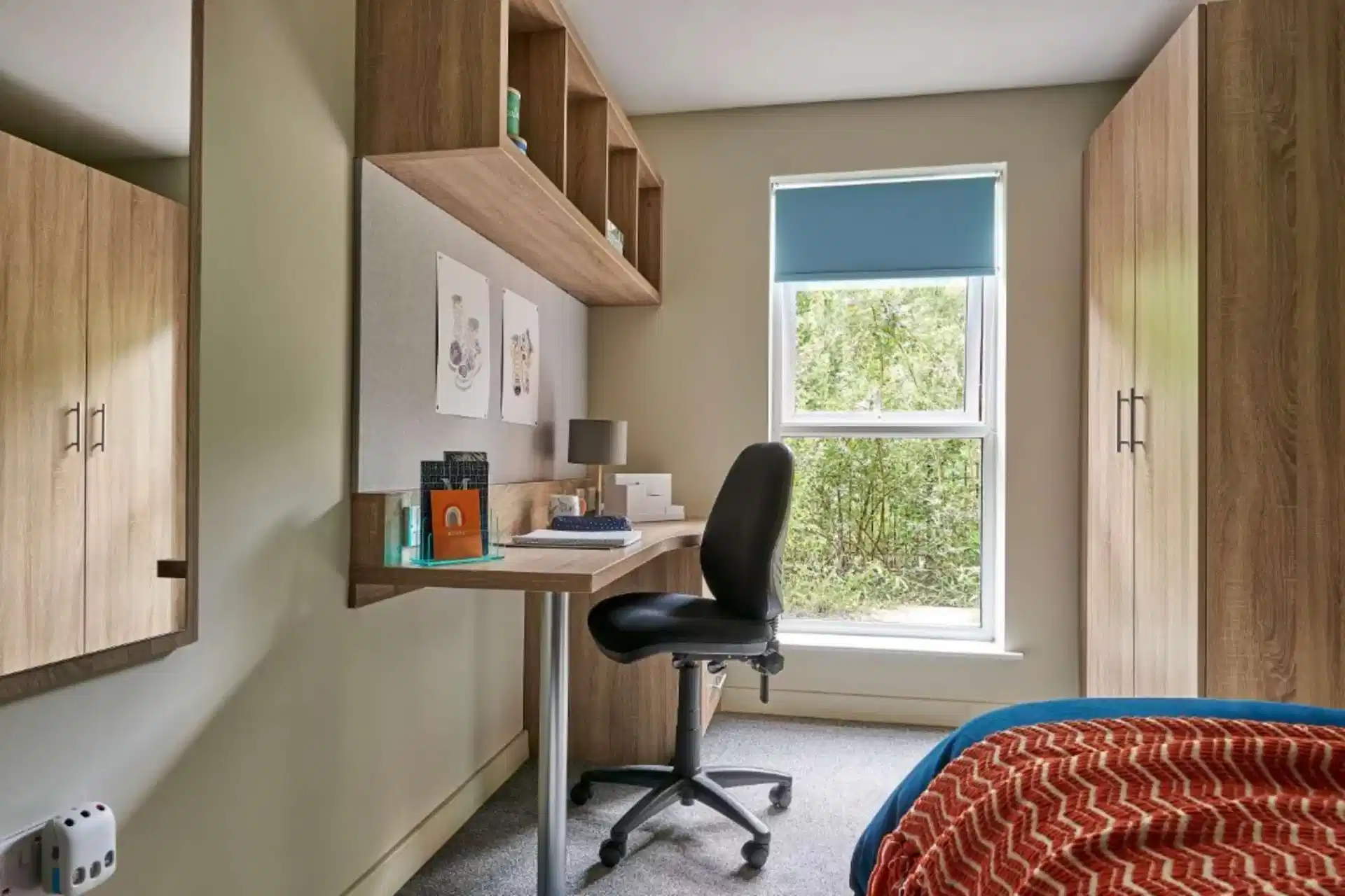 Common Area?w=400&h=260&fit=crop&q=40&auto=format&trim=auto