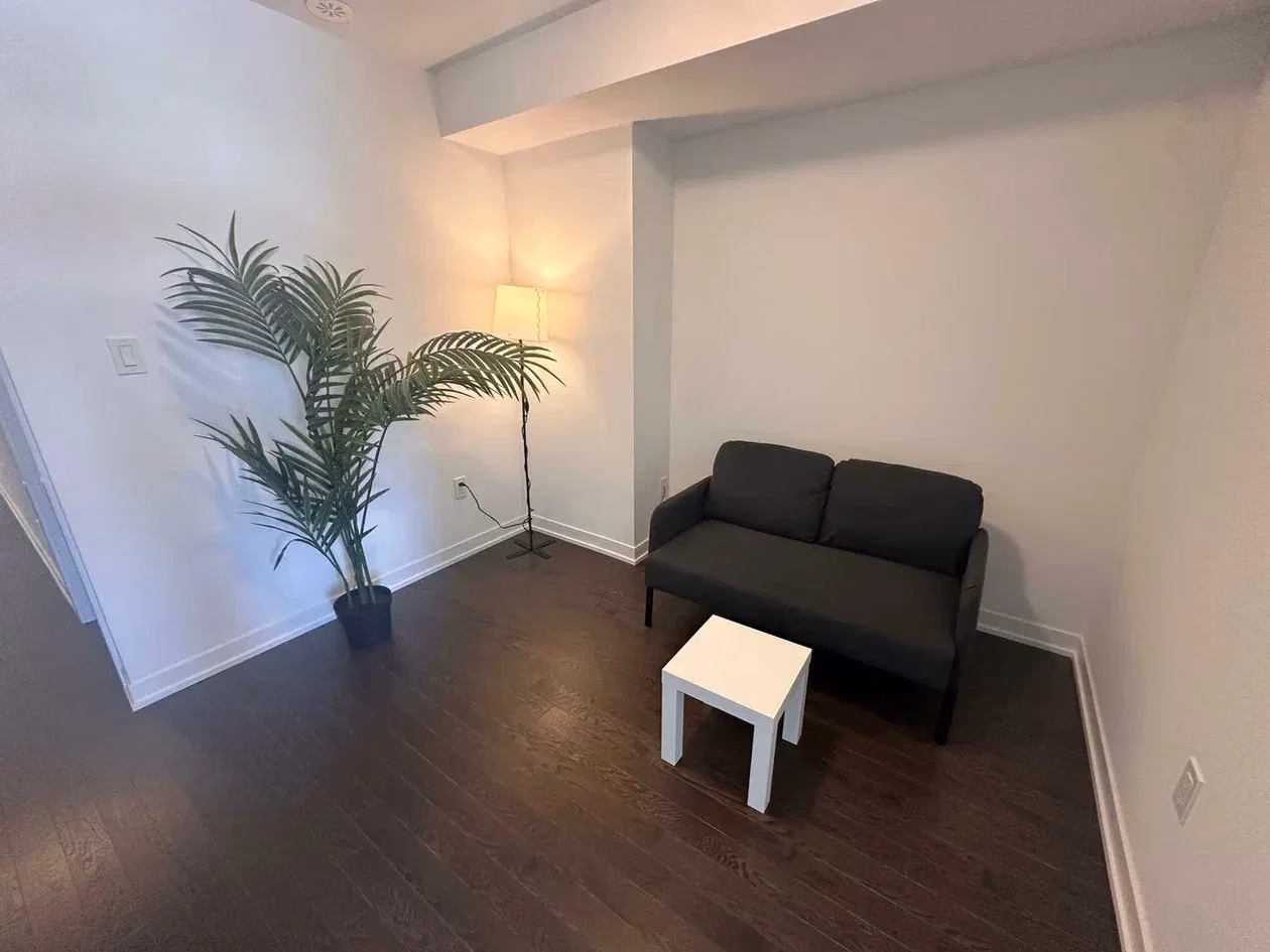 Deluxe Bedroom 3 - Bedroom?w=400&h=260&fit=crop&q=40&auto=format&trim=auto