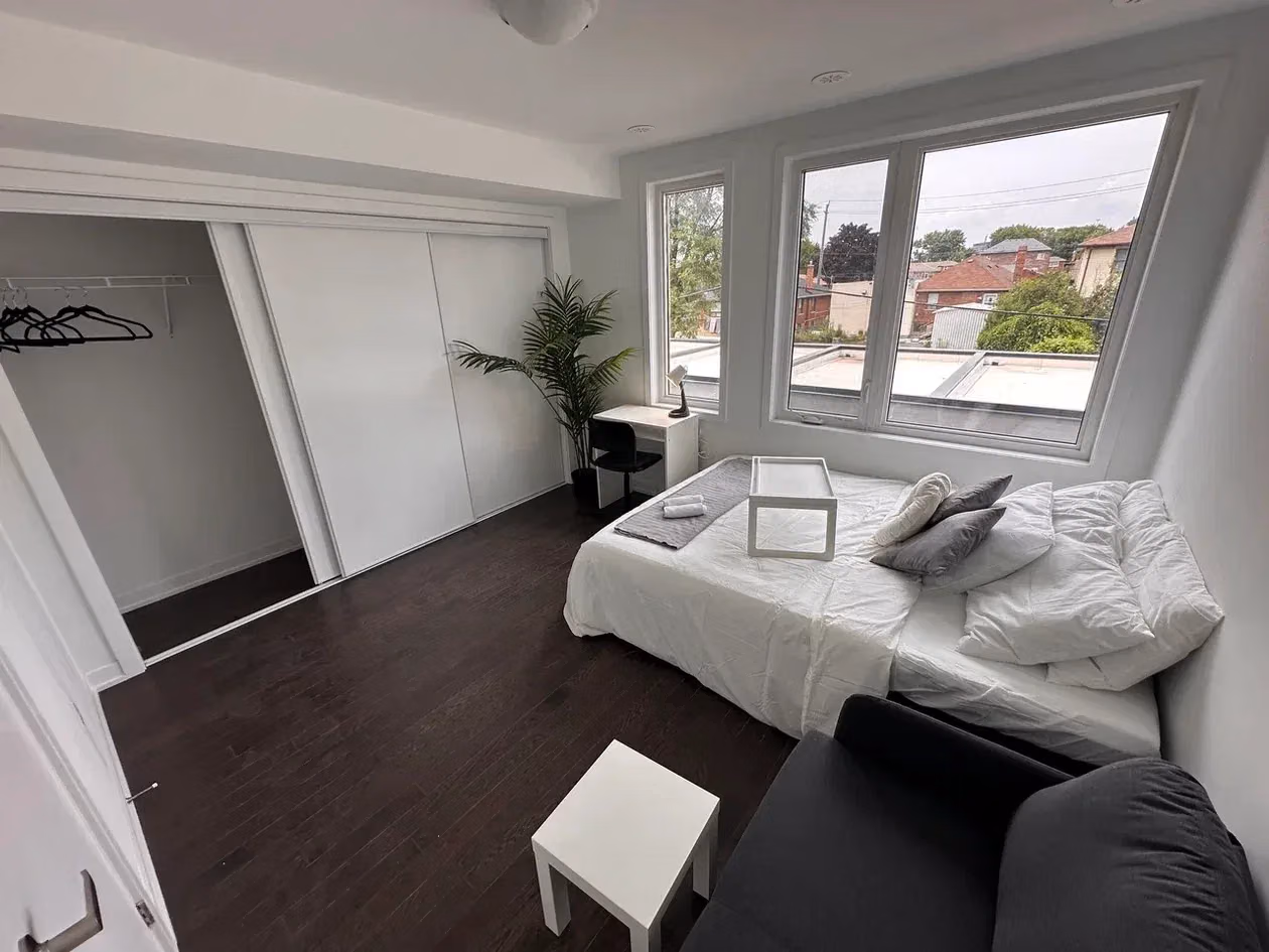 H4U 80 Green Gardens Blvd, Toronto - Toronto, Ontario, Canada - Deluxe Bedroom 2 - Bedroom