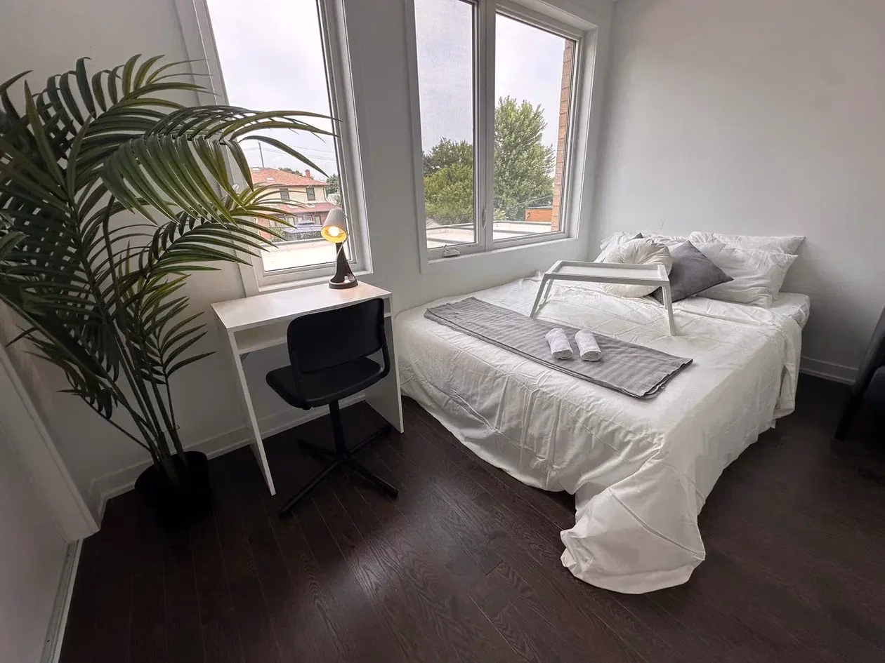 H4U 80 Green Gardens Blvd, Toronto - Toronto, Ontario, Canada - Deluxe Bedroom 3 - Bedroom