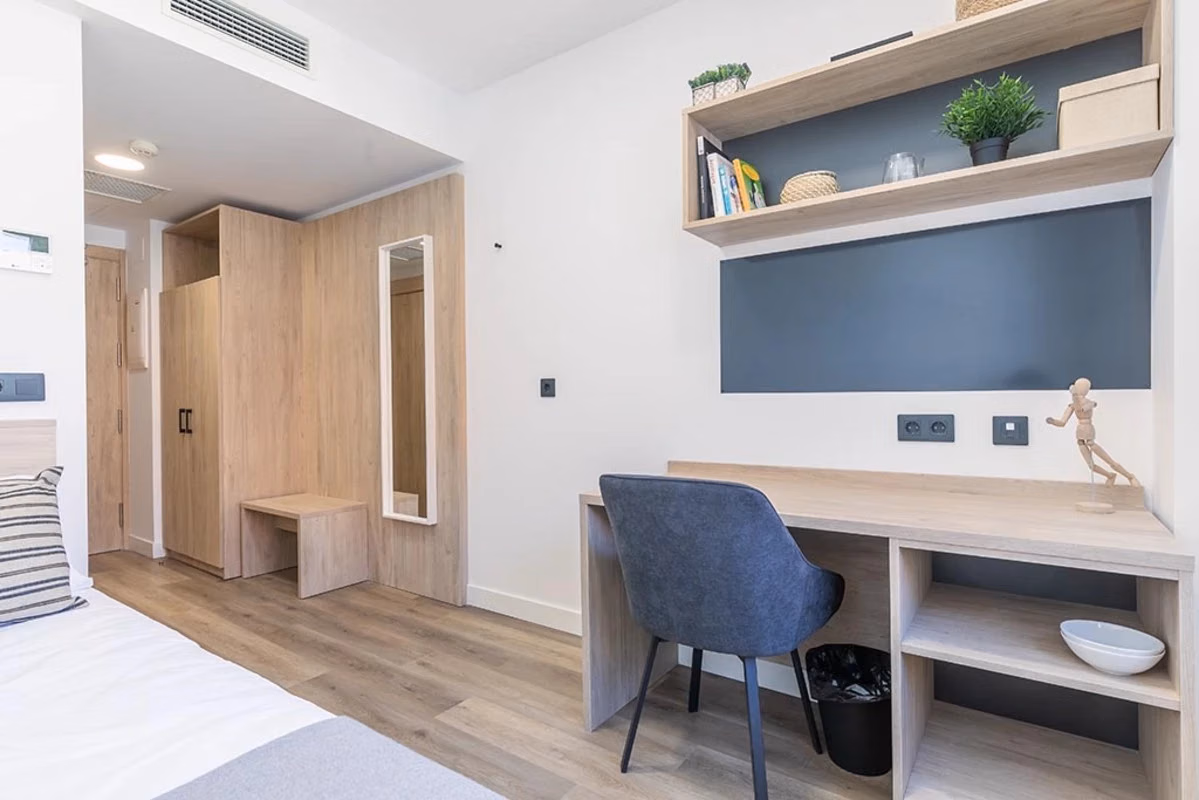 Common Area?w=400&h=260&fit=crop&q=40&auto=format&trim=auto