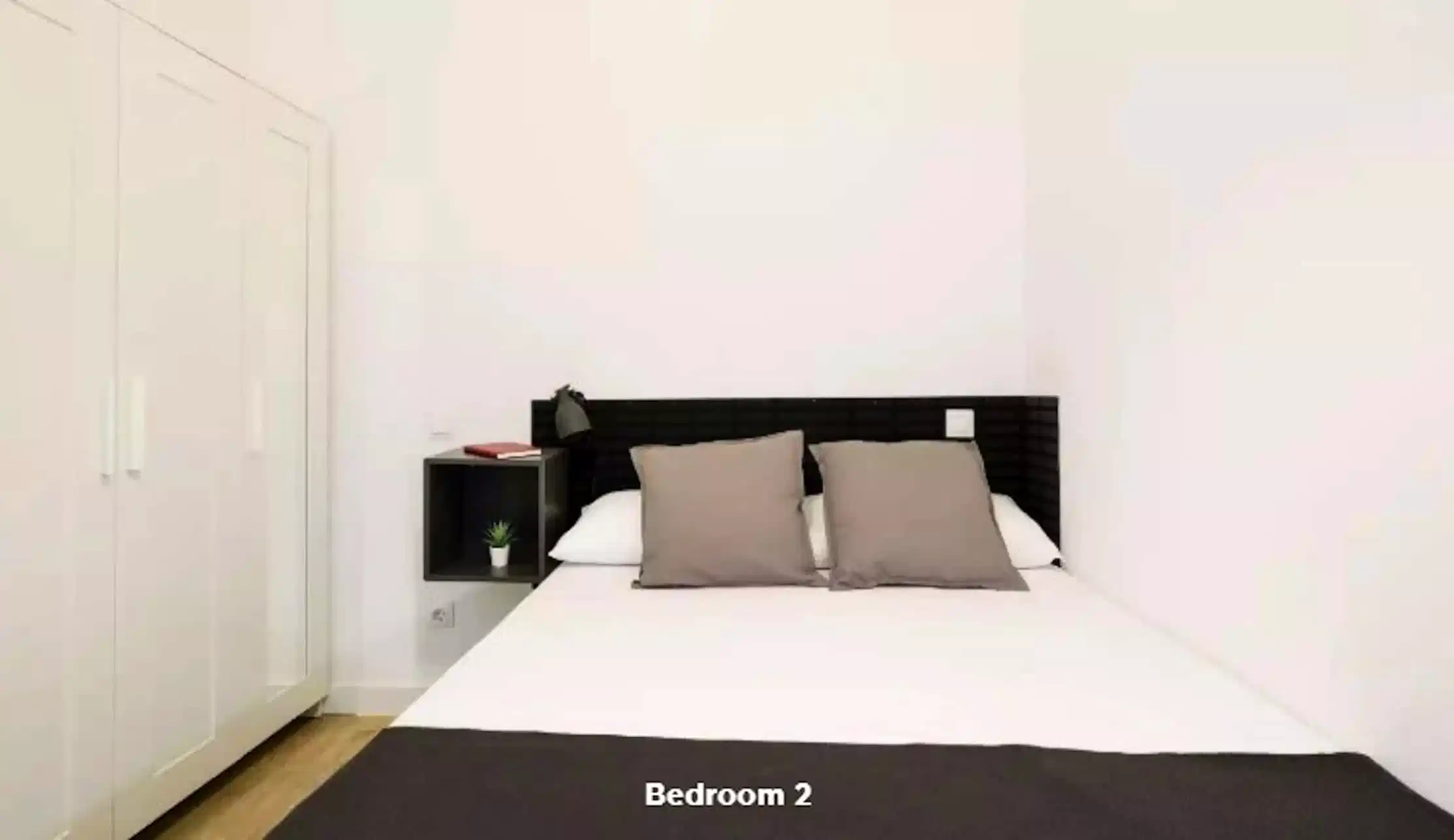 Kitchen?w=400&h=260&fit=crop&q=40&auto=format&trim=auto