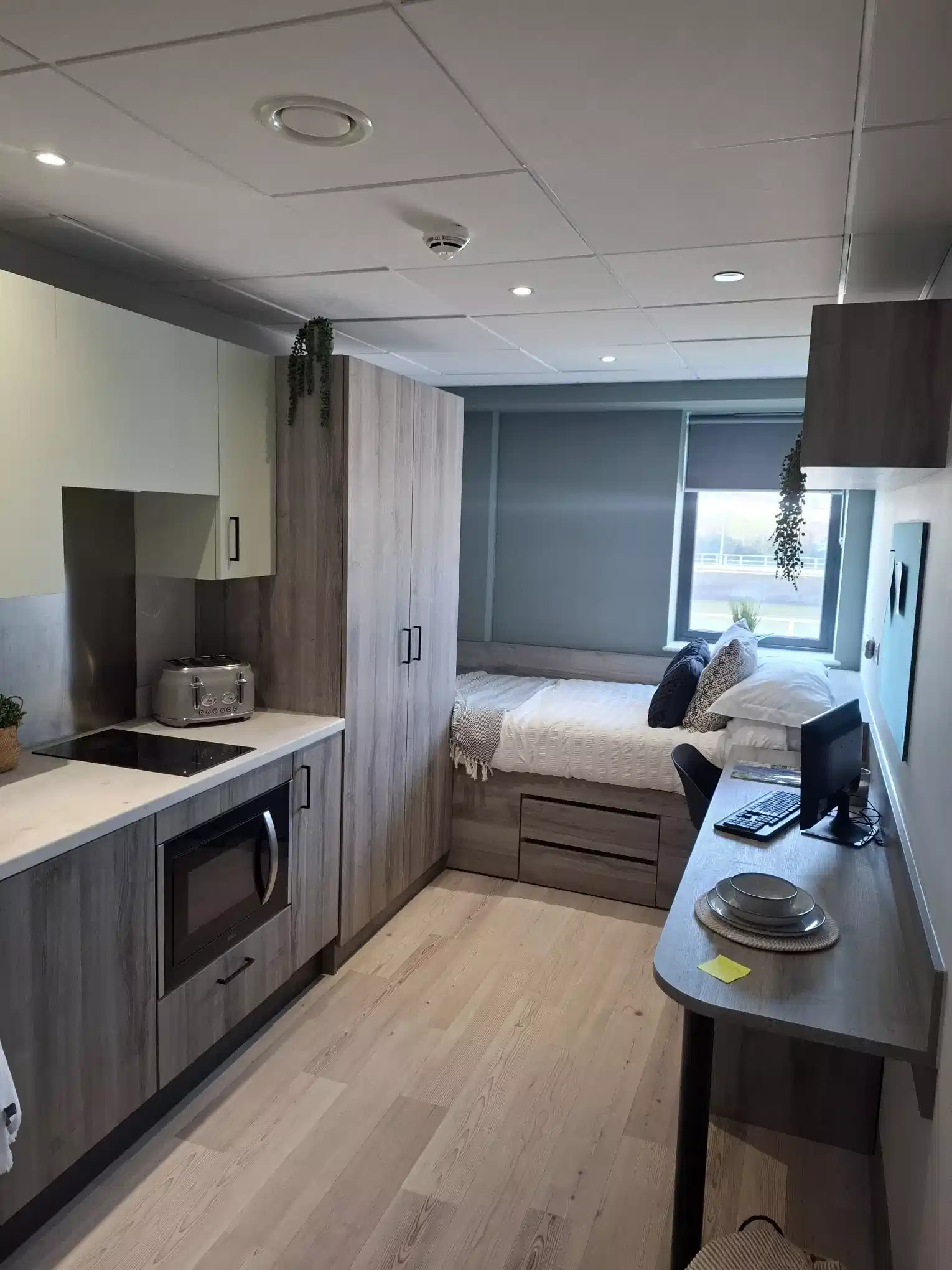 Common Area?w=400&h=260&fit=crop&q=40&auto=format&trim=auto