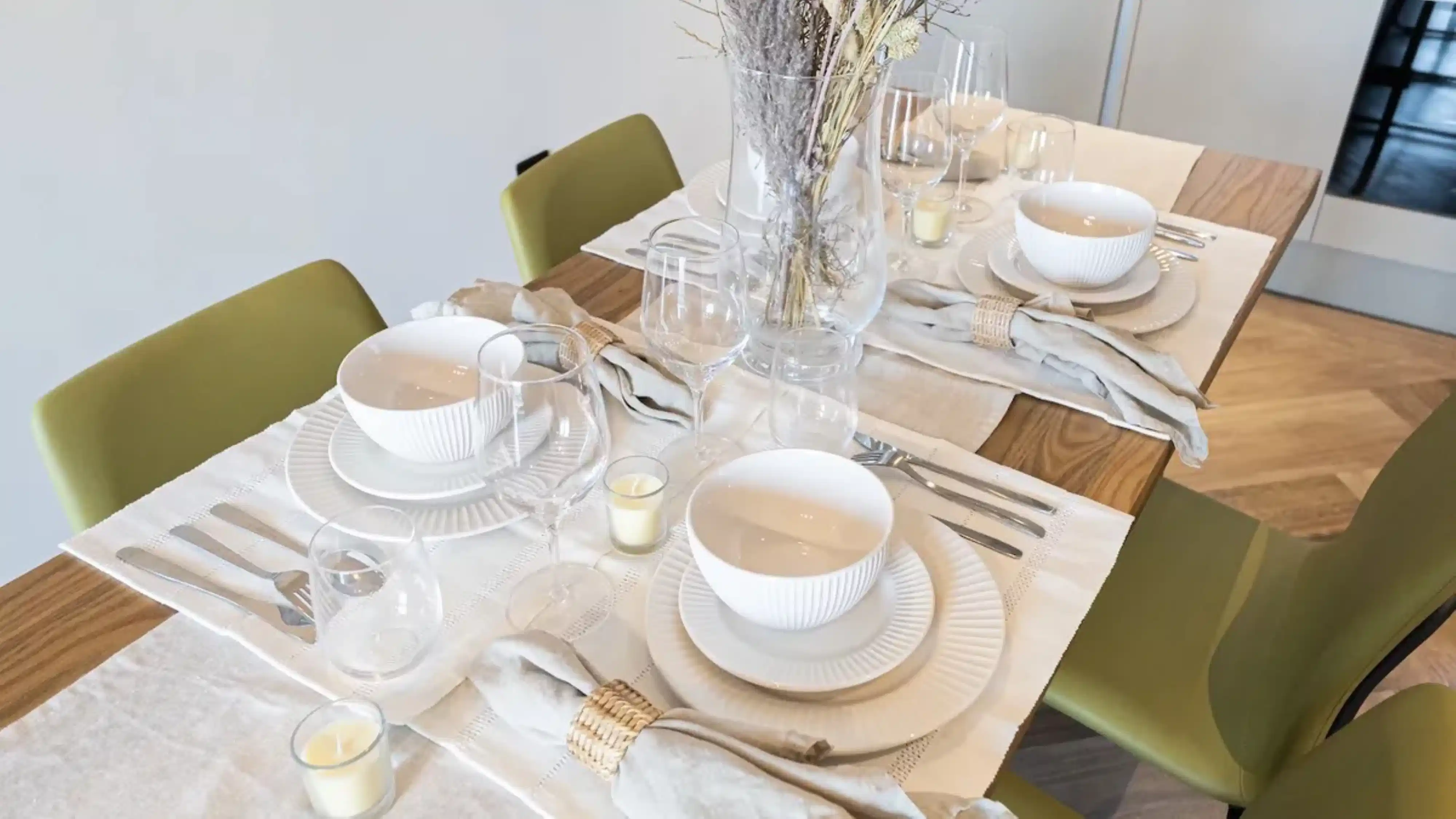 Common Area?w=400&h=260&fit=crop&q=40&auto=format&trim=auto