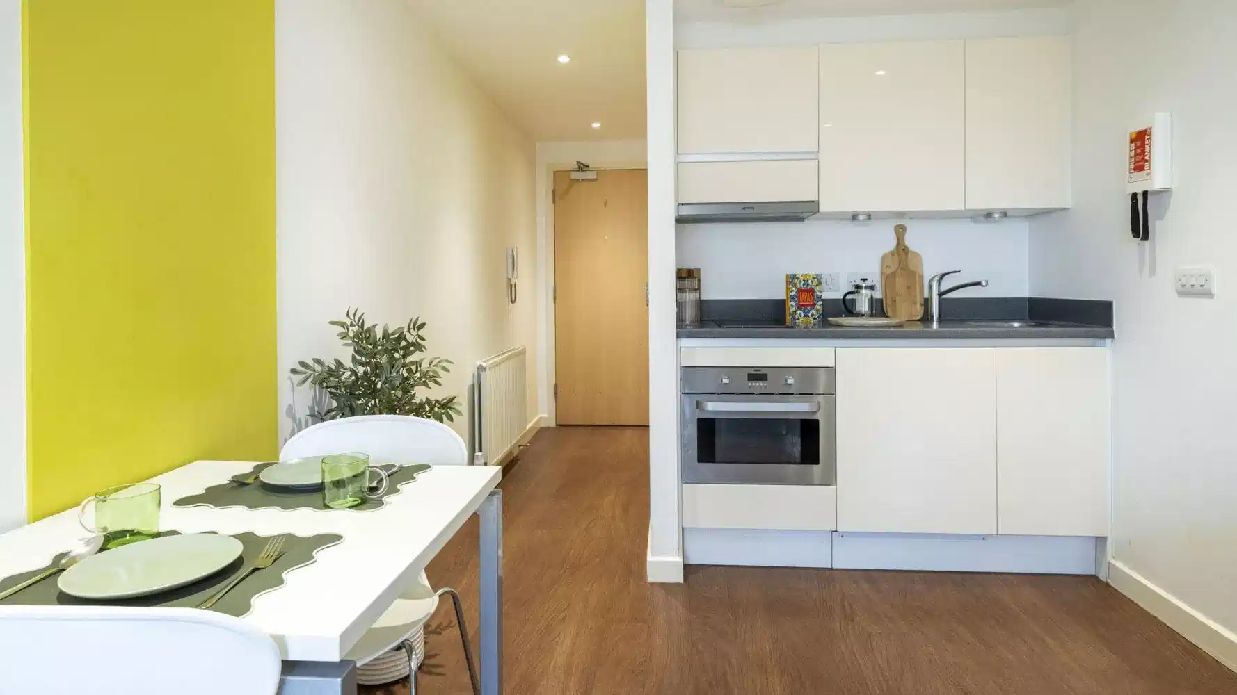 Amenities?w=400&h=260&fit=crop&q=40&auto=format&trim=auto