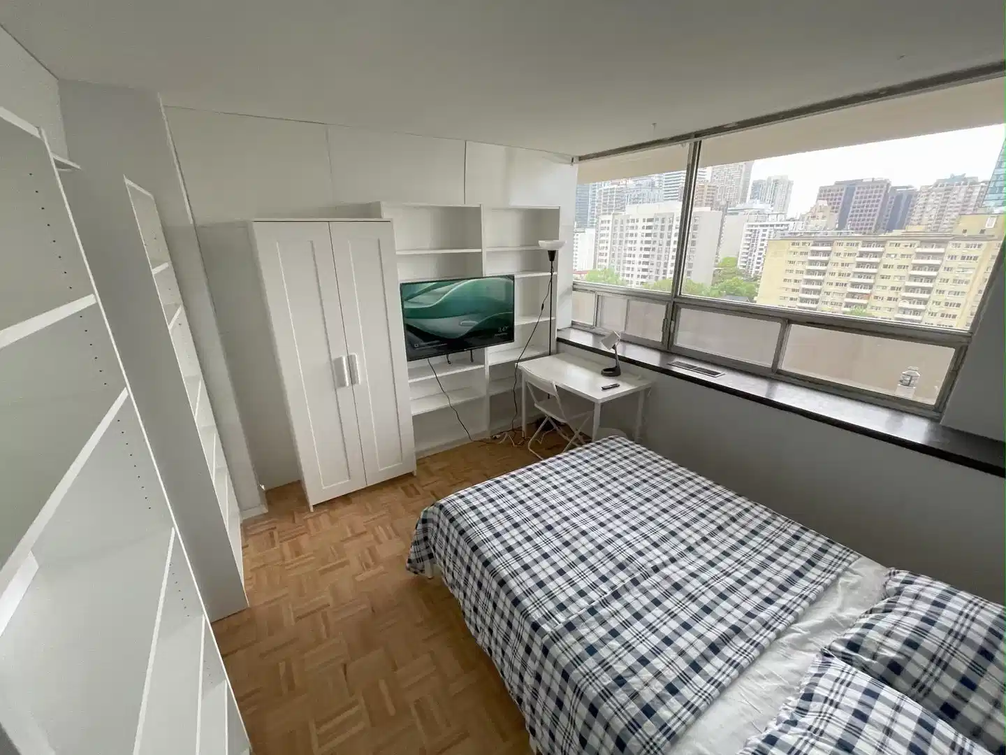 Amenities?w=400&h=260&fit=crop&q=40&auto=format&trim=auto