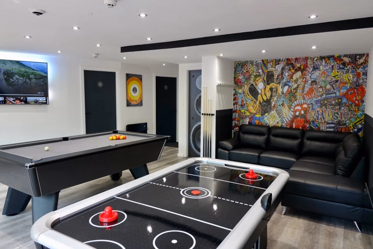 Carr Mills, Leeds - Leeds, England, United Kingdom - Amenities