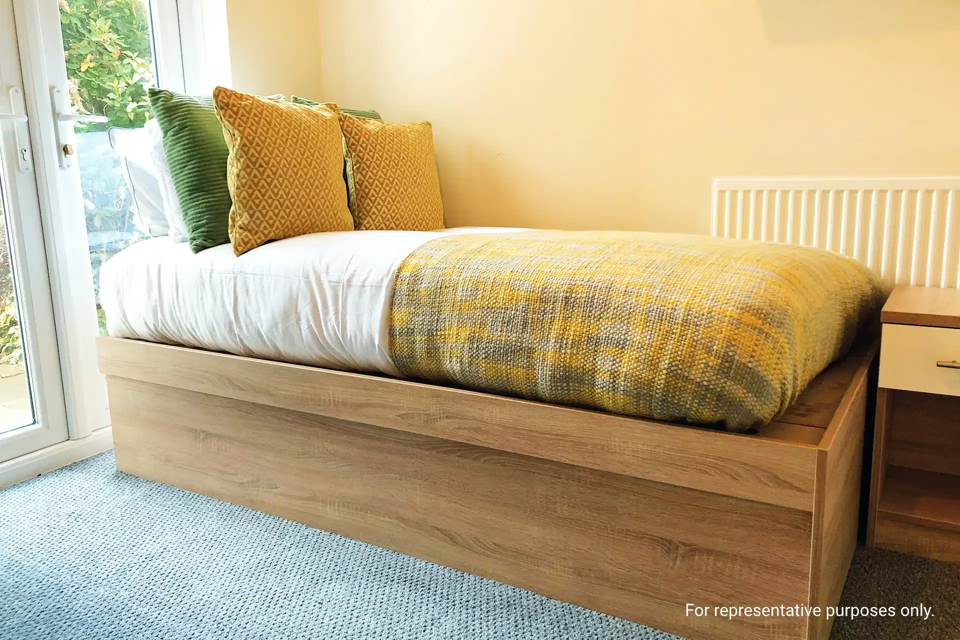 Exterior?w=400&h=260&fit=crop&q=40&auto=format&trim=auto