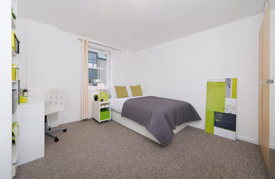 Froghall, Aberdeen - Aberdeen, Scotland, United Kingdom - Premium Plus 6 Bed Flat - Bedroom