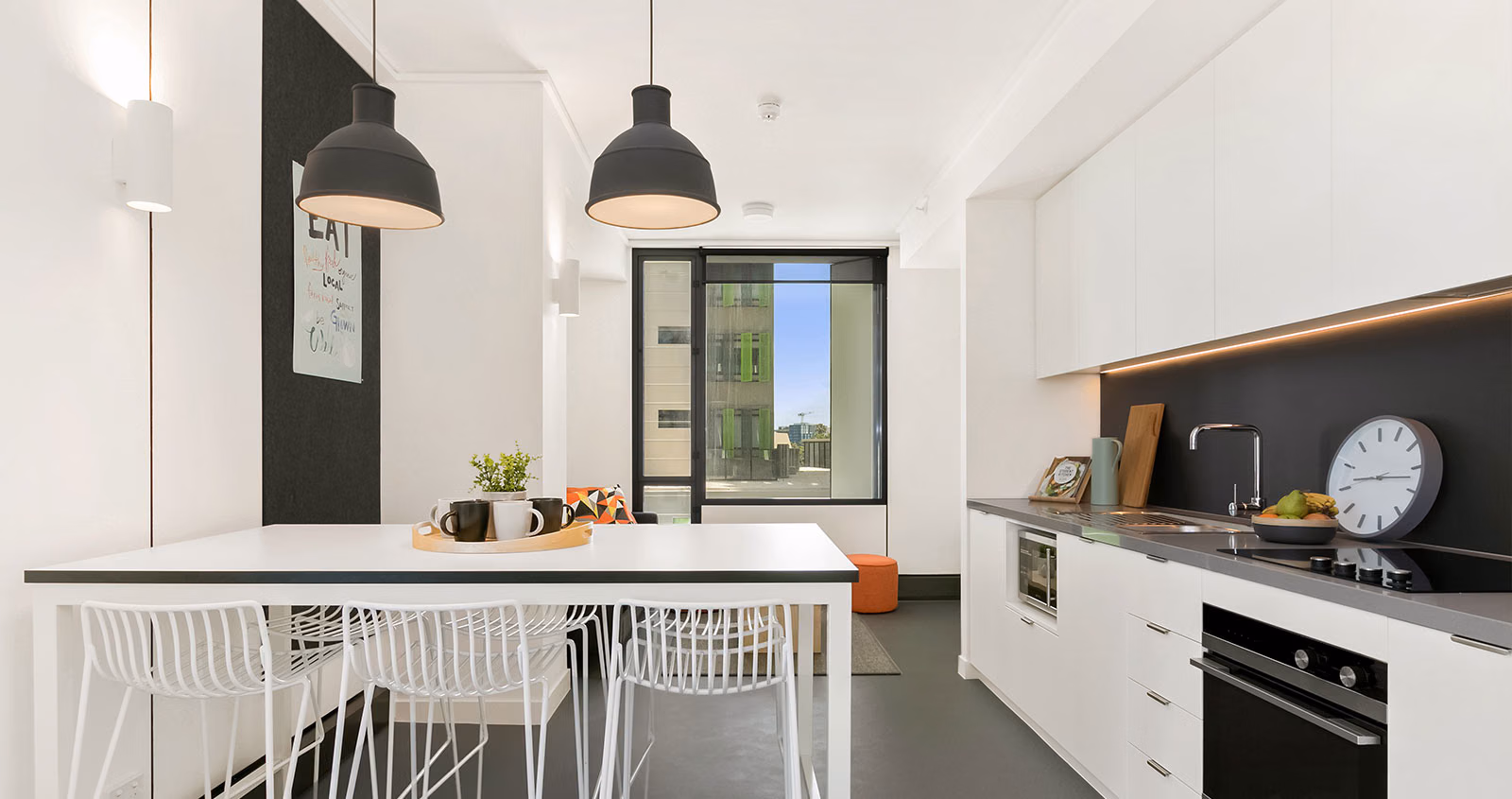 Exterior?w=400&h=260&fit=crop&q=40&auto=format&trim=auto