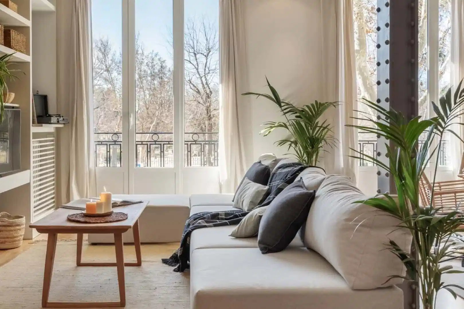 Common Area?w=400&h=260&fit=crop&q=40&auto=format&trim=auto