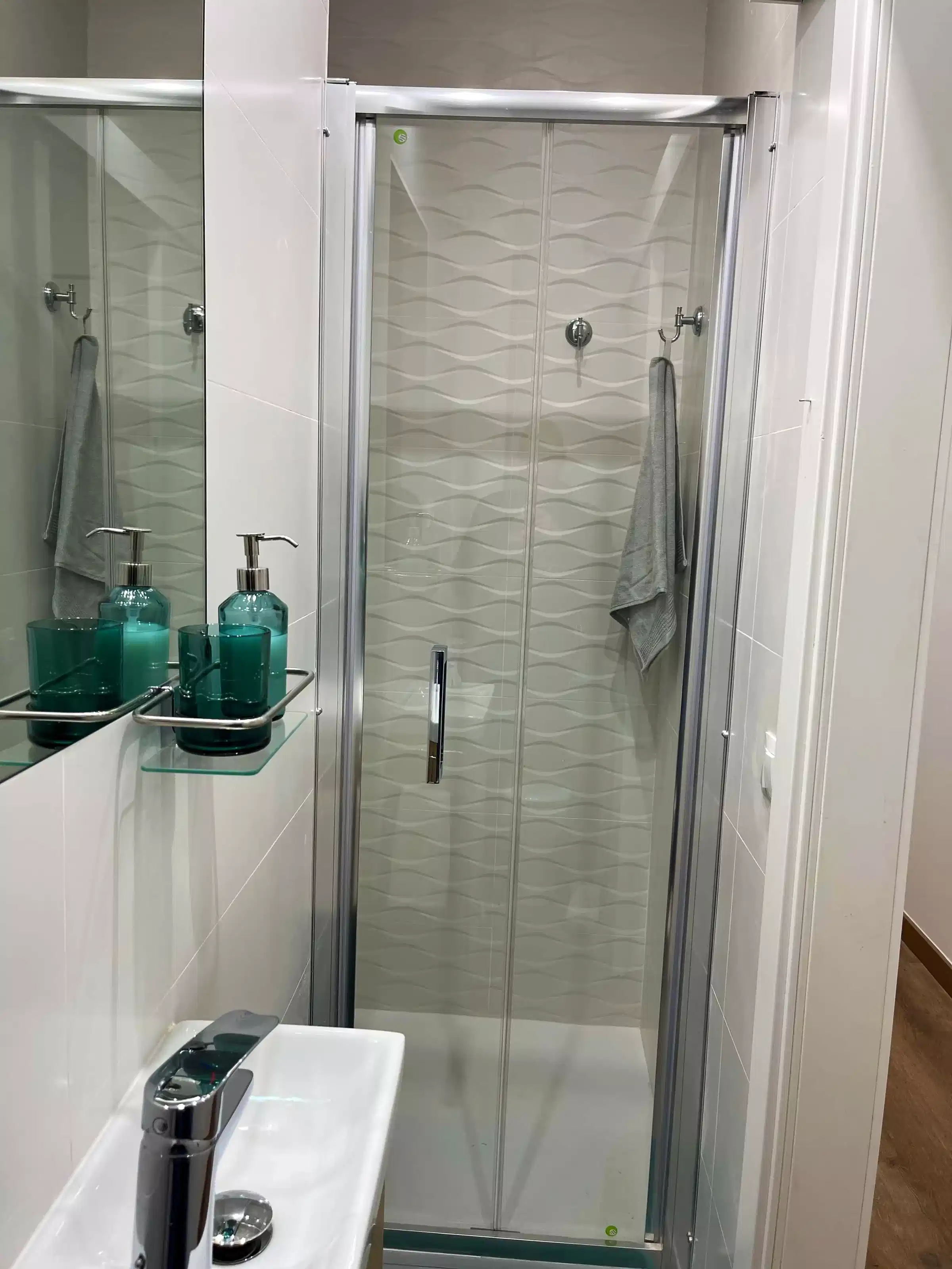 Common Area?w=400&h=260&fit=crop&q=40&auto=format&trim=auto