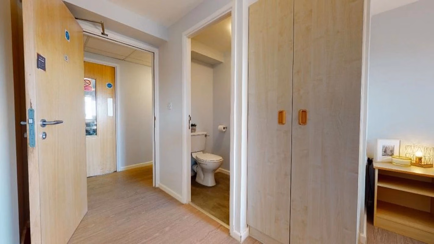 Amenities?w=400&h=260&fit=crop&q=40&auto=format&trim=auto