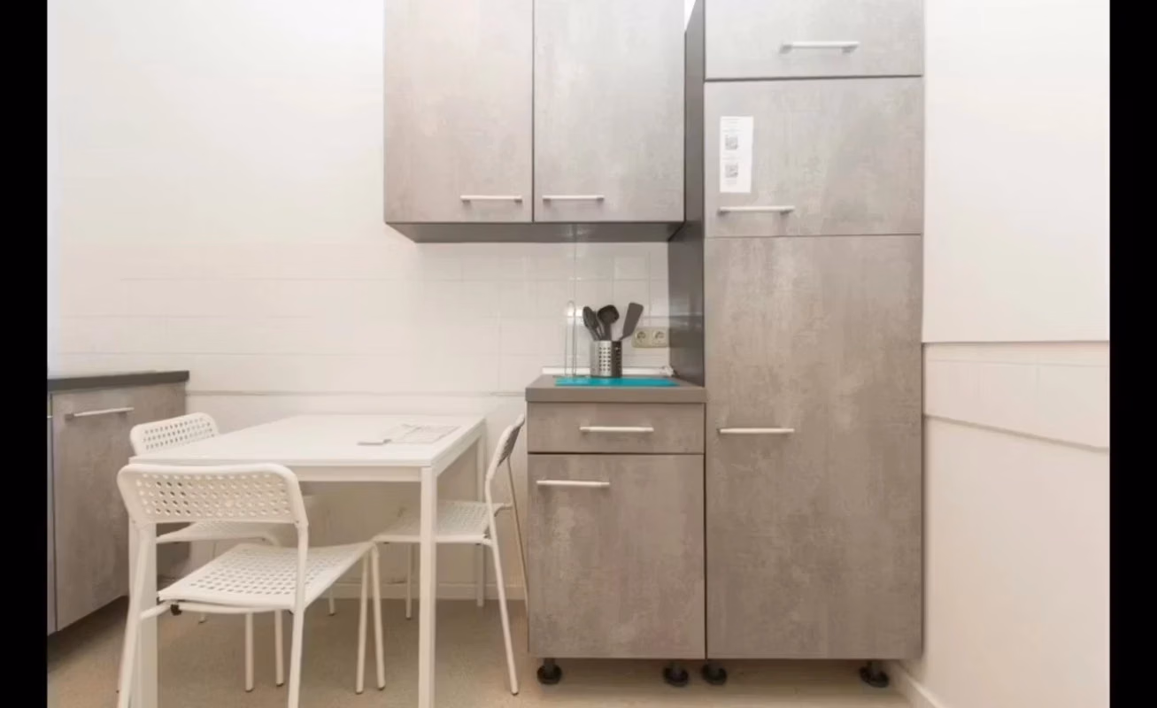 Common Area?w=400&h=260&fit=crop&q=40&auto=format&trim=auto