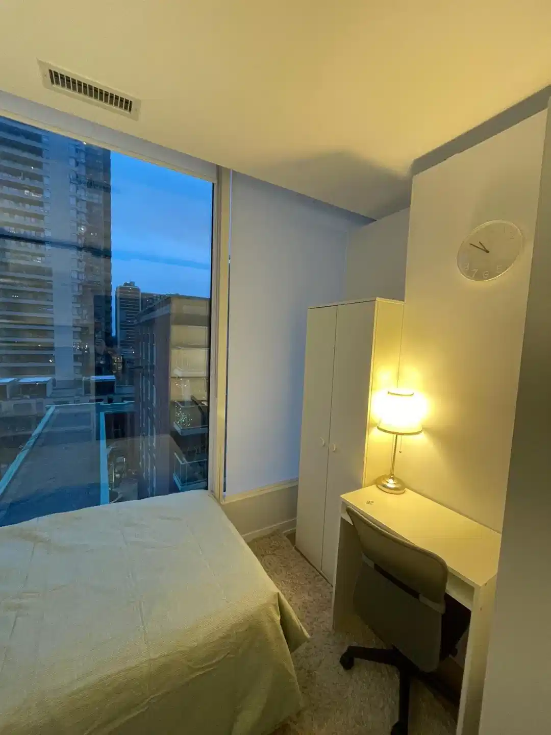 Amenities?w=400&h=260&fit=crop&q=40&auto=format&trim=auto