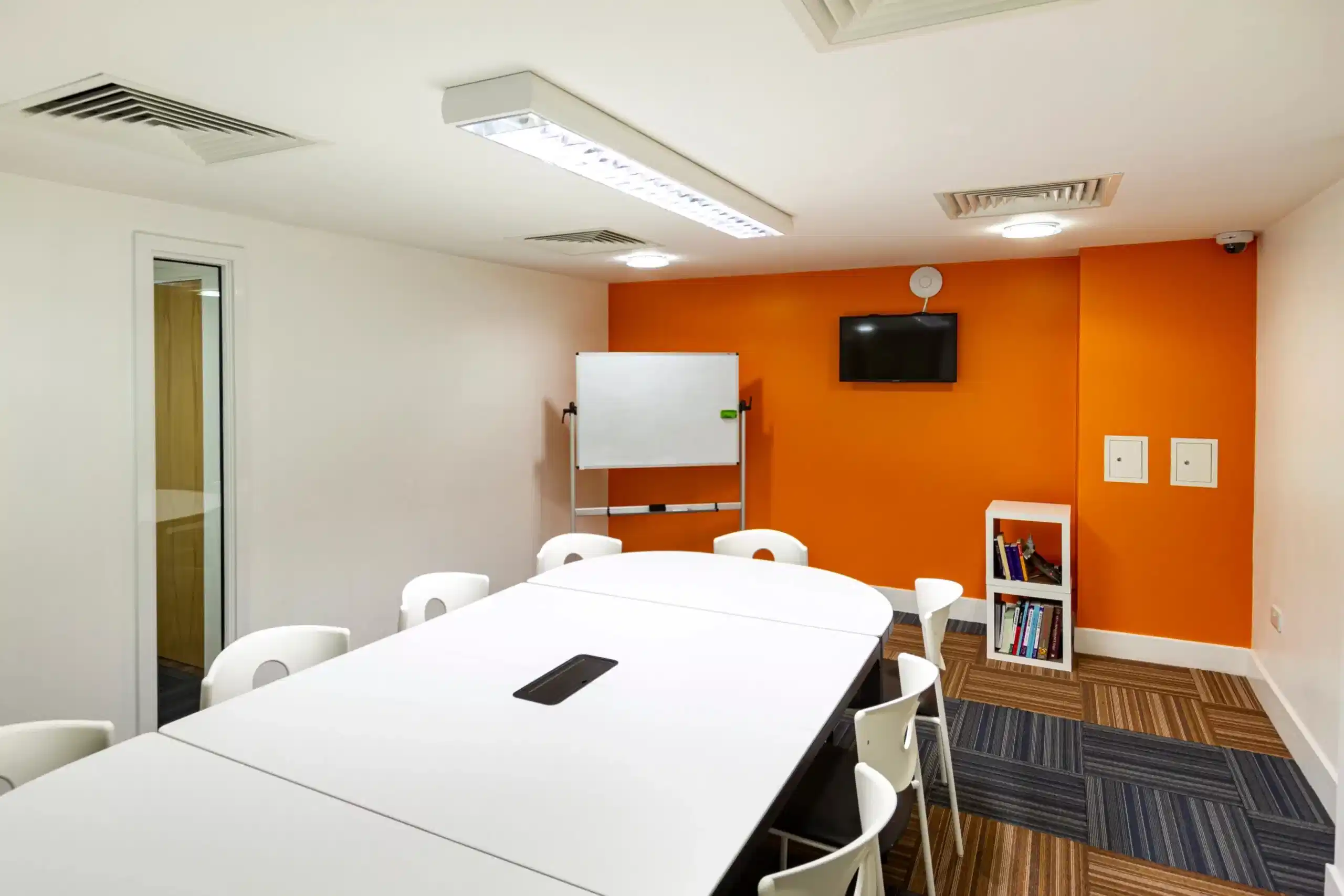 Amenities?w=400&h=260&fit=crop&q=40&auto=format&trim=auto