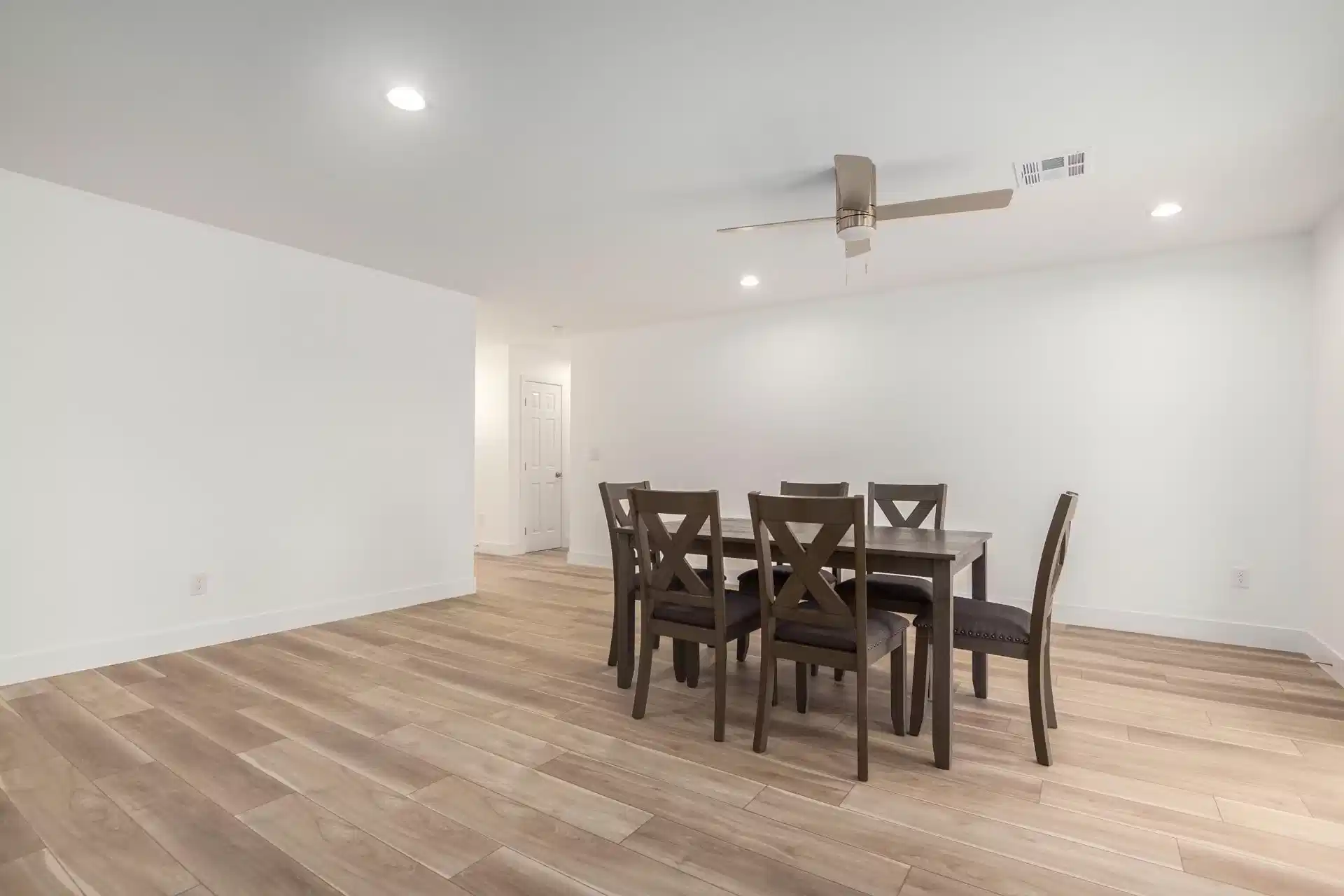 ?w=400&h=260&fit=crop&q=40&auto=format&trim=auto