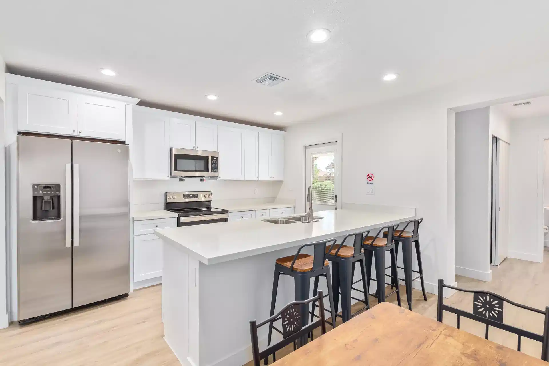 ?w=400&h=260&fit=crop&q=40&auto=format&trim=auto