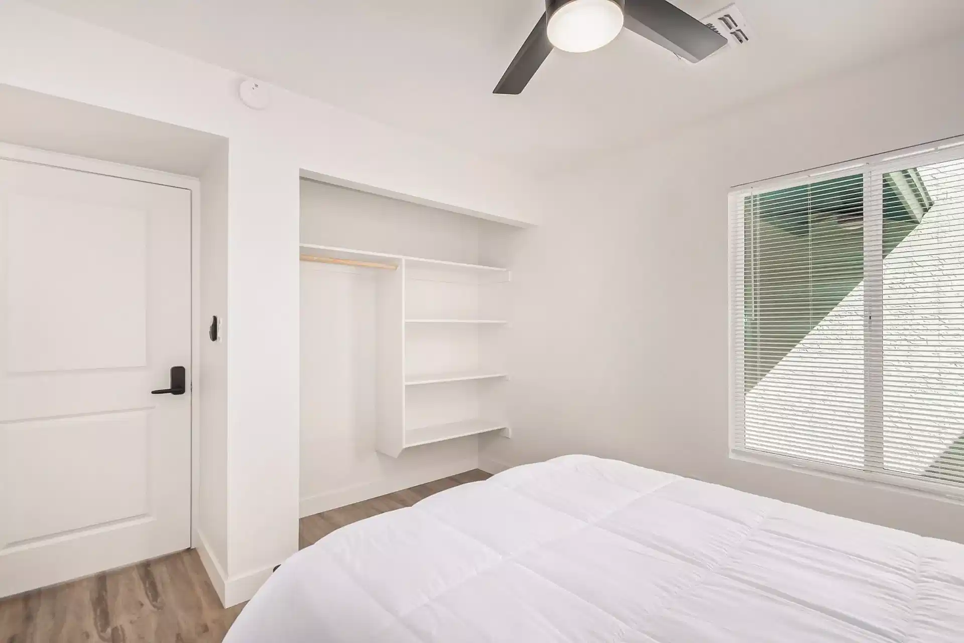 #24516: Room in 10 Bed 3 Bath - Bedroom?w=400&h=260&fit=crop&q=40&auto=format&trim=auto