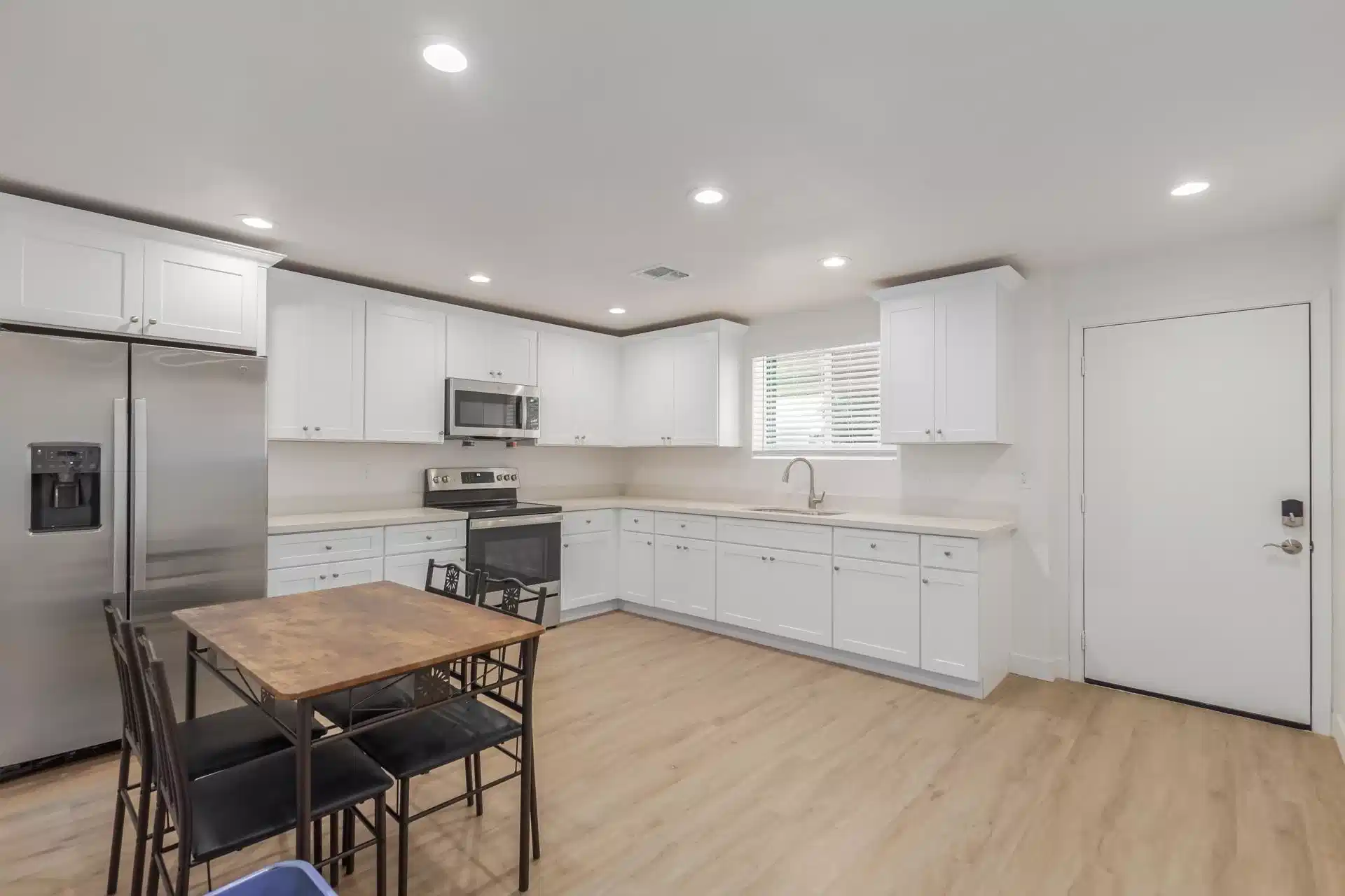 #12779: Room in 8 Bed 4 Bath - Bathroom?w=400&h=260&fit=crop&q=40&auto=format&trim=auto