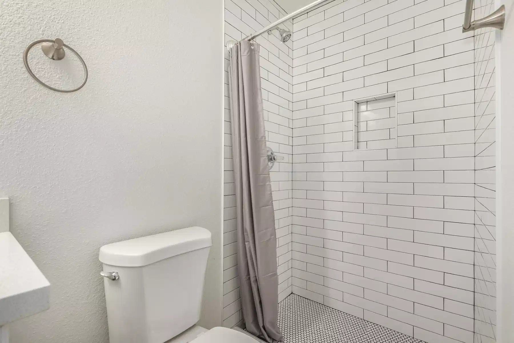 PDP 85019, Phoenix - Phoenix, Arizona, United States - #12792 : Room in 8 Bed 3 Bath - Bathroom