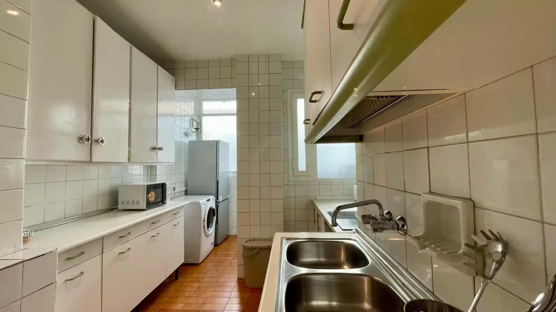 Exterior?w=400&h=260&fit=crop&q=40&auto=format&trim=auto