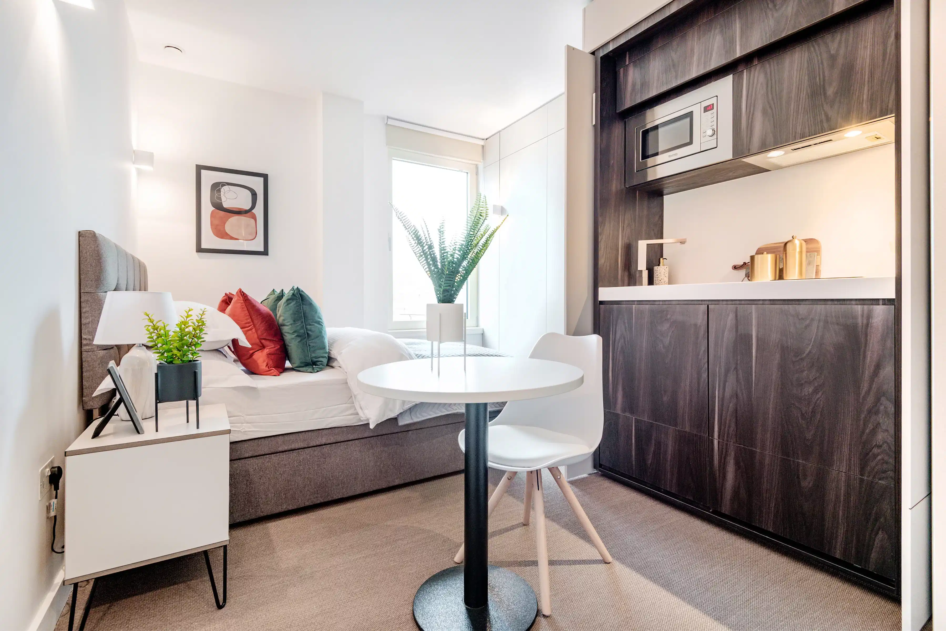 Exterior?w=400&h=260&fit=crop&q=40&auto=format&trim=auto