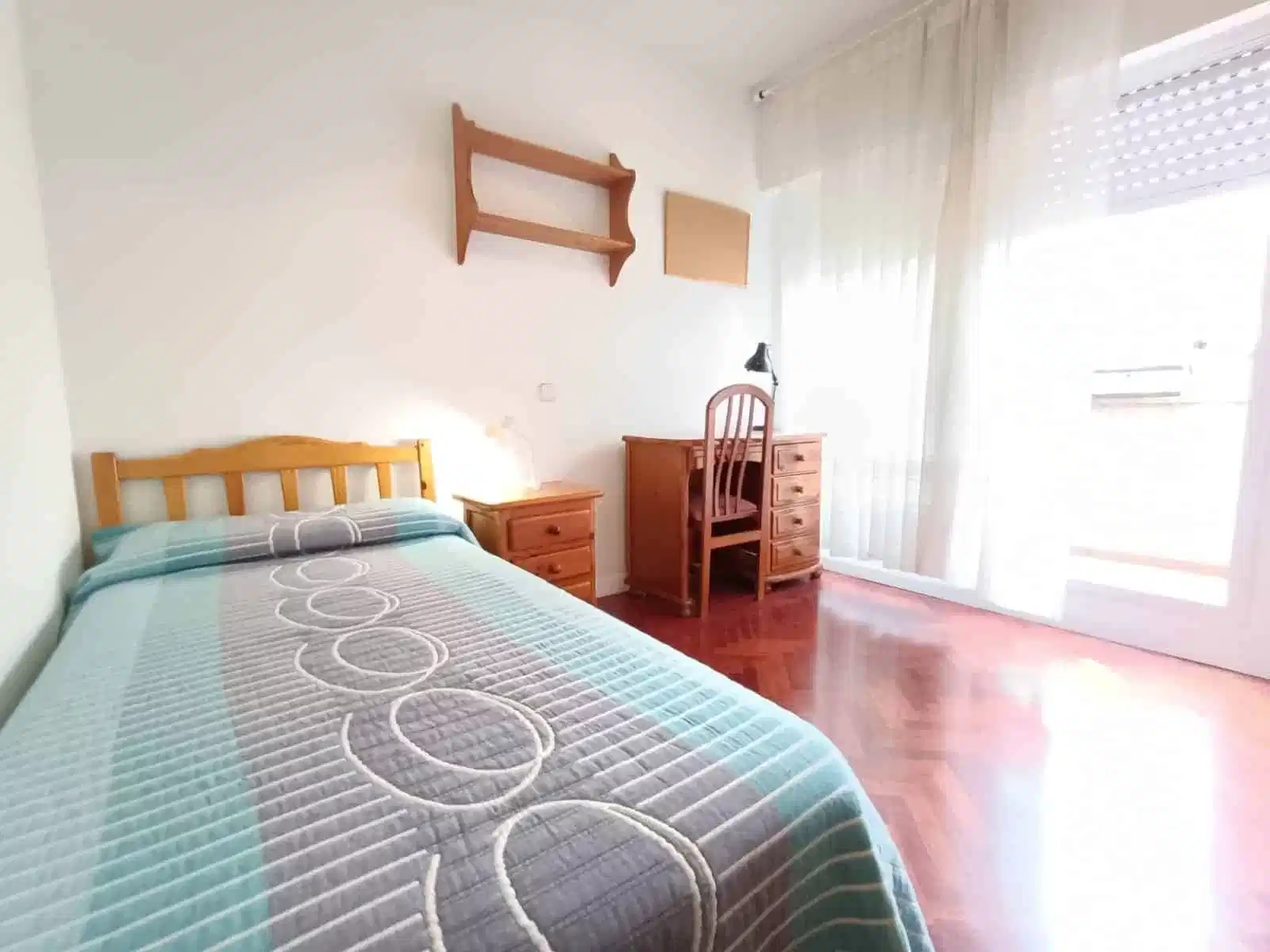 Exterior?w=400&h=260&fit=crop&q=40&auto=format&trim=auto