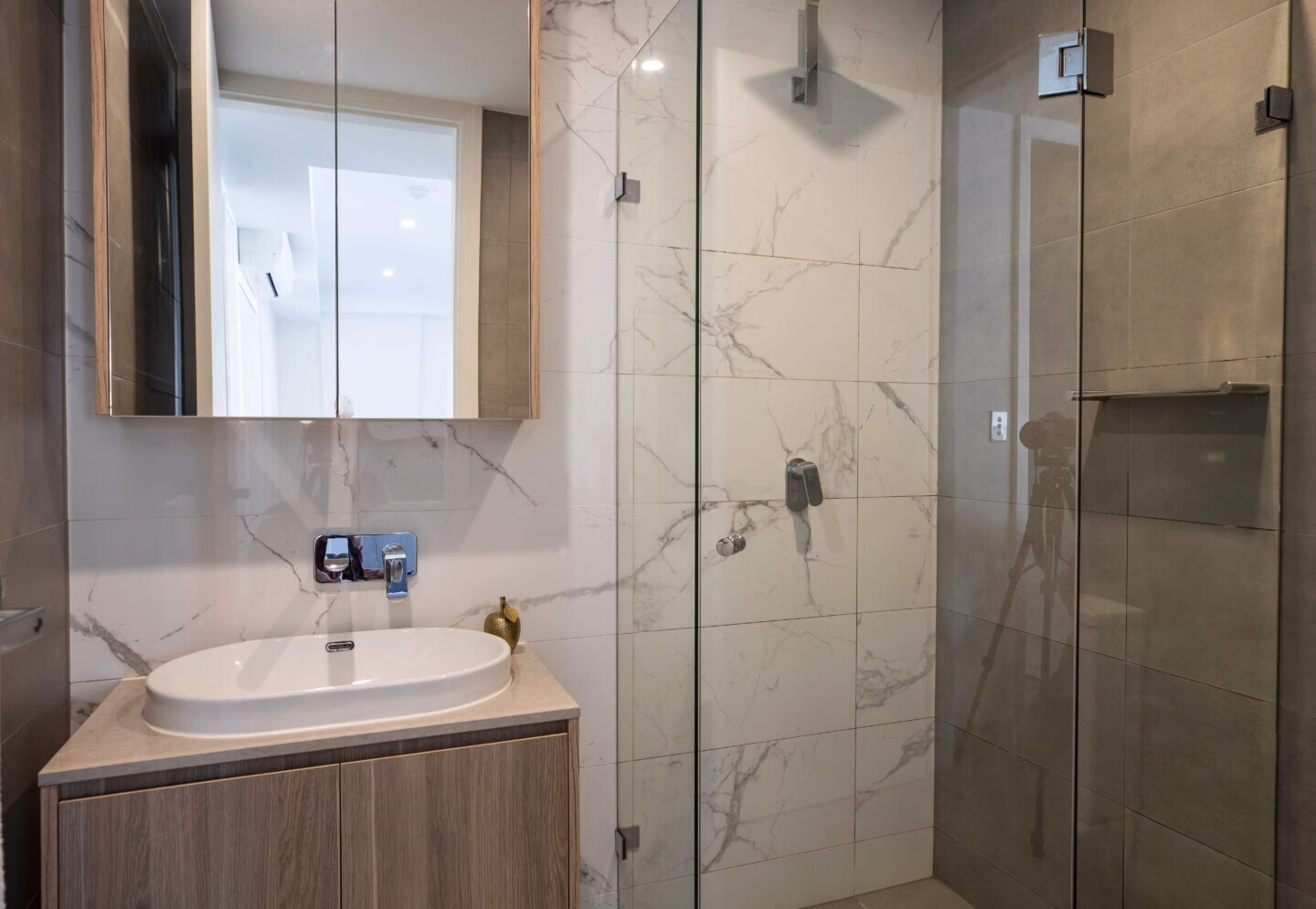 Common Area?w=400&h=260&fit=crop&q=40&auto=format&trim=auto