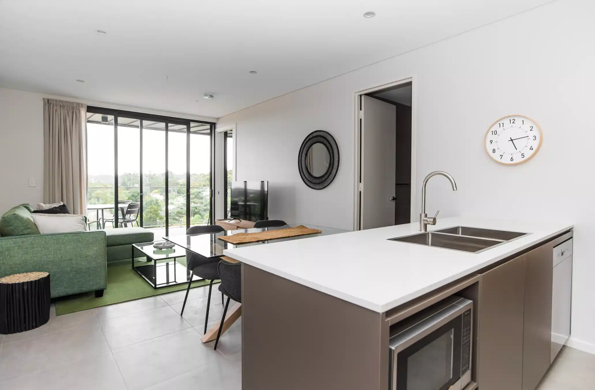 Room?w=400&h=260&fit=crop&q=40&auto=format&trim=auto