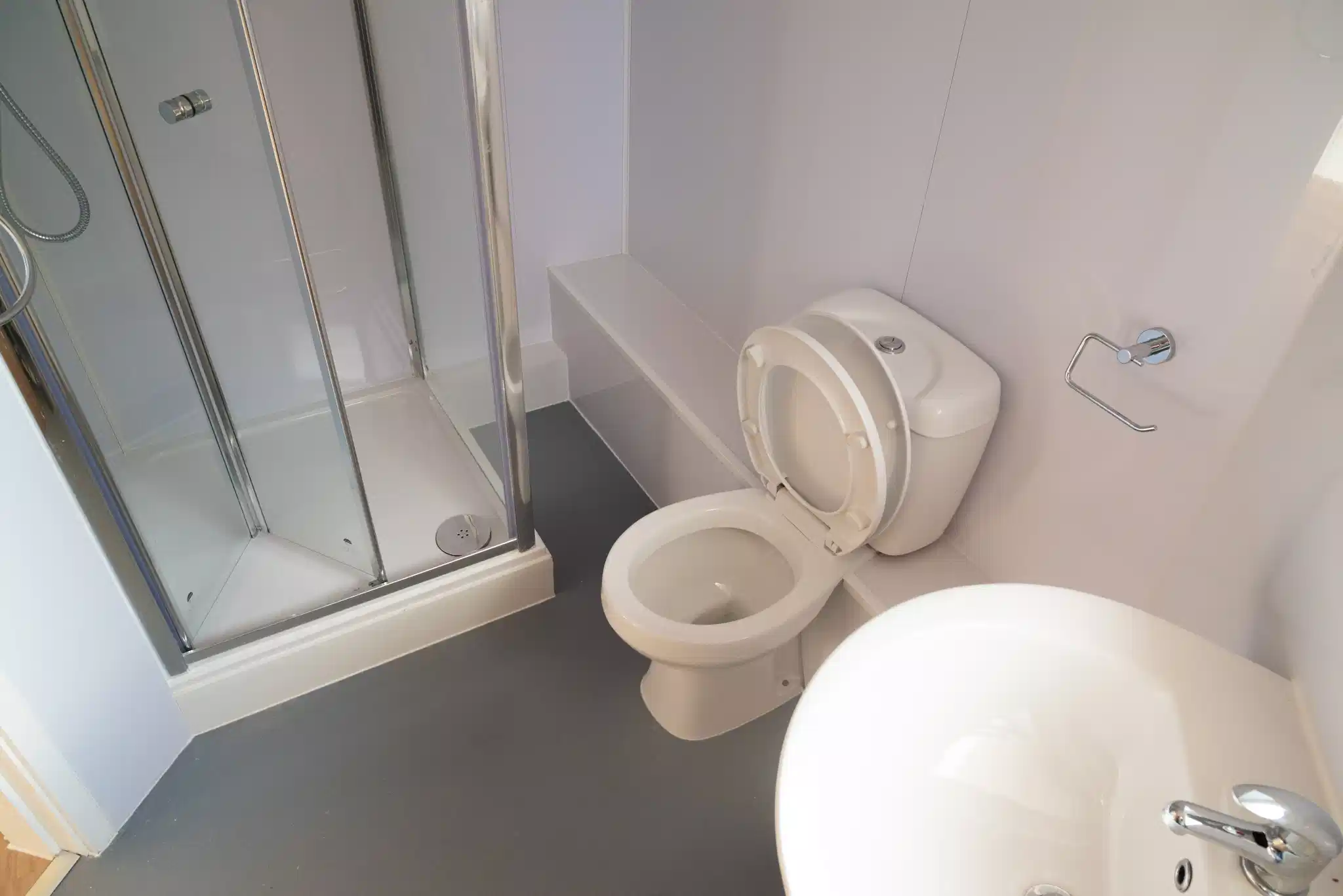 Common Area?w=400&h=260&fit=crop&q=40&auto=format&trim=auto