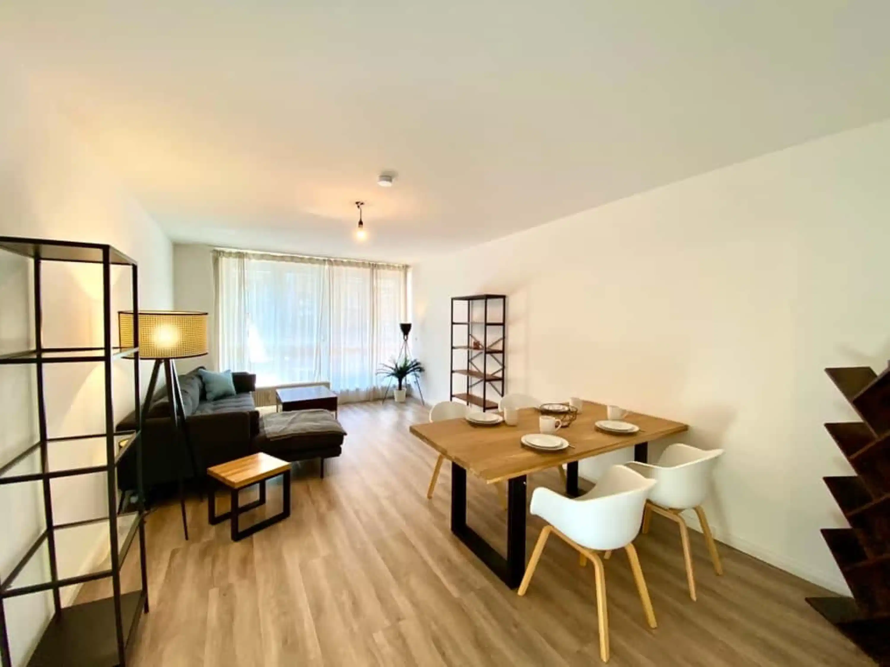 Exterior?w=400&h=260&fit=crop&q=40&auto=format&trim=auto