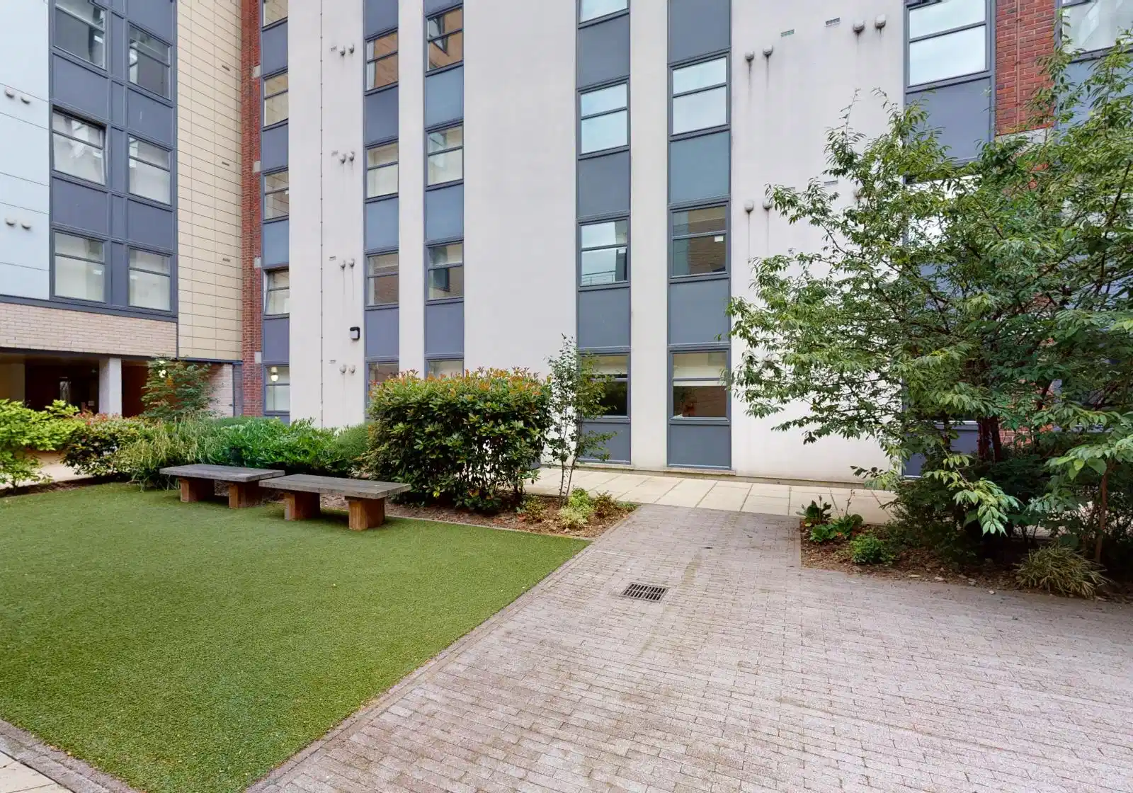 Amenities?w=400&h=260&fit=crop&q=40&auto=format&trim=auto