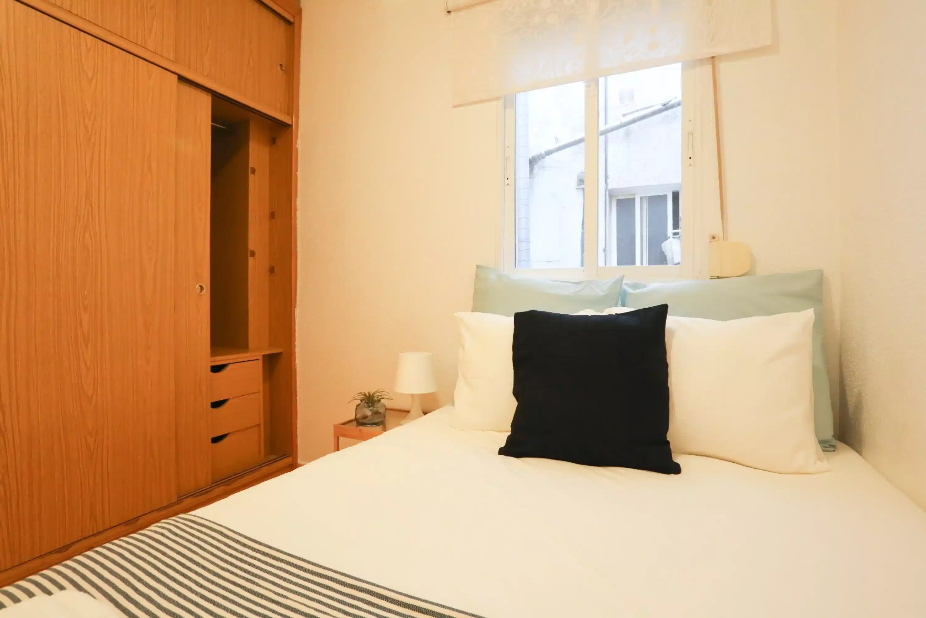 Common Area?w=400&h=260&fit=crop&q=40&auto=format&trim=auto