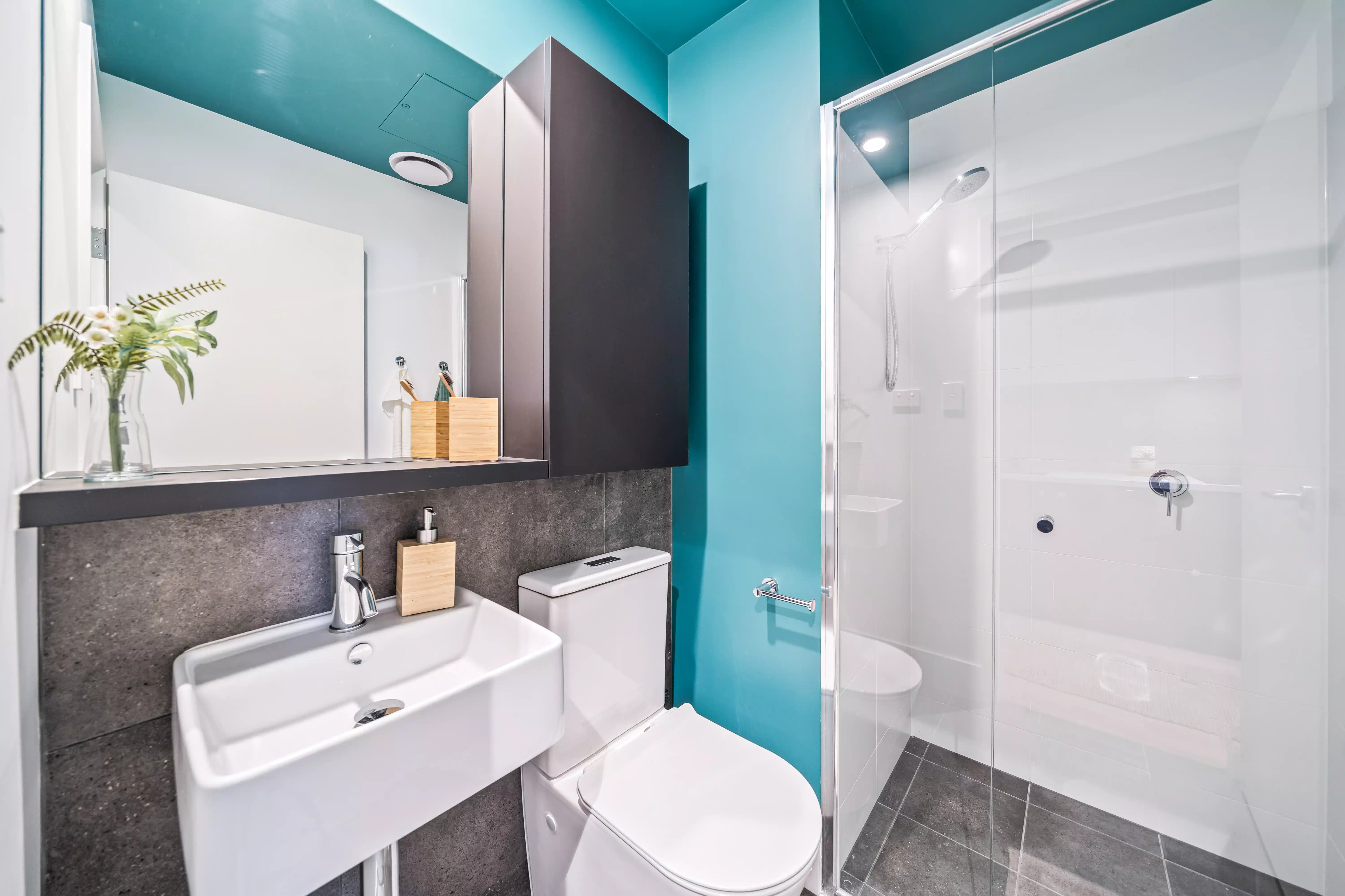 Exterior?w=400&h=260&fit=crop&q=40&auto=format&trim=auto