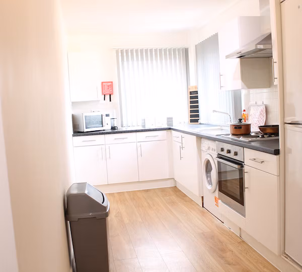 Common Area?w=400&h=260&fit=crop&q=40&auto=format&trim=auto