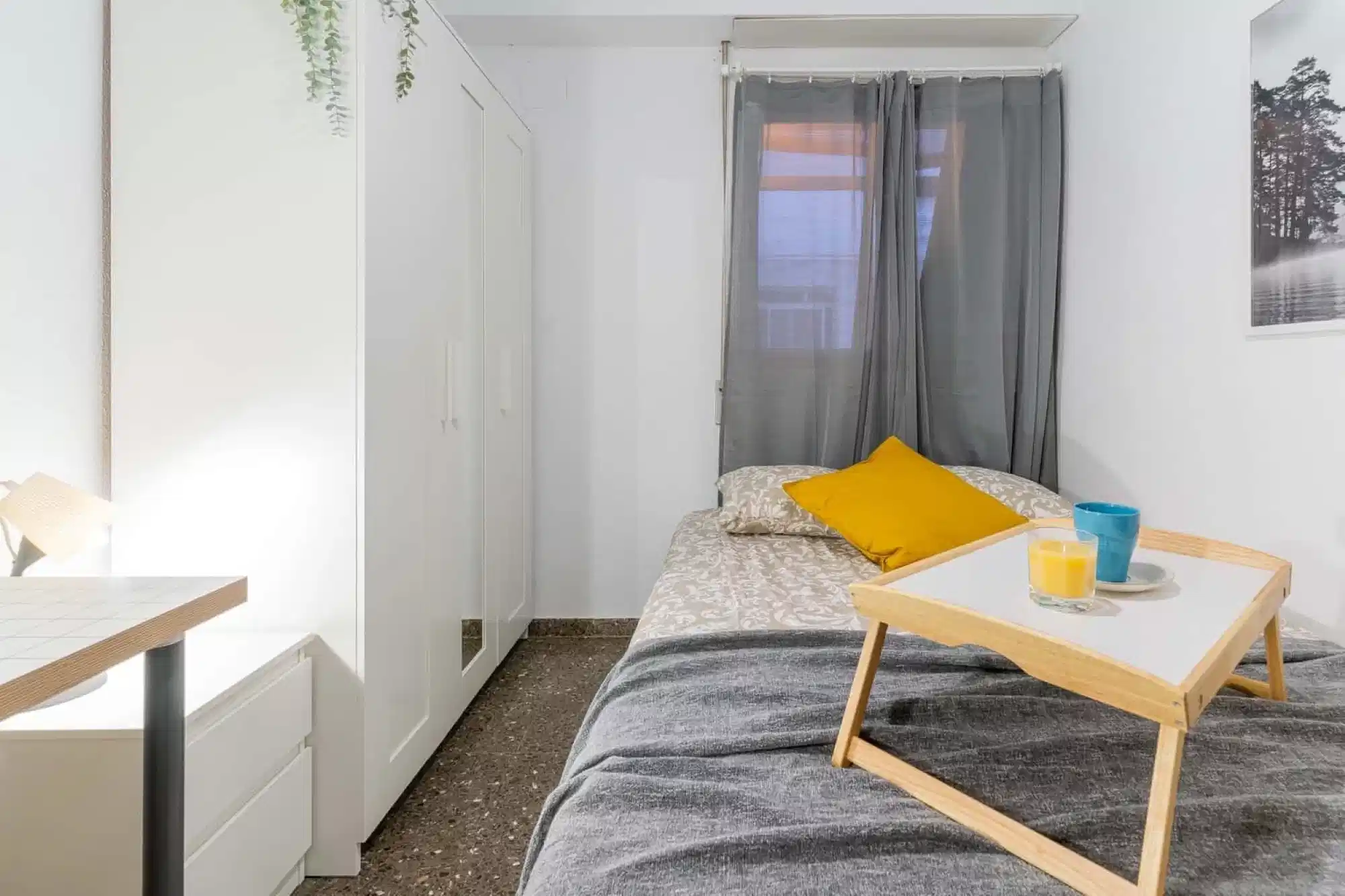 SPC 46006, Valencia - Valencia, Spain - Room in 5 Bedroom 2 Bathroom (Carrer D'oltà) - Bedroom