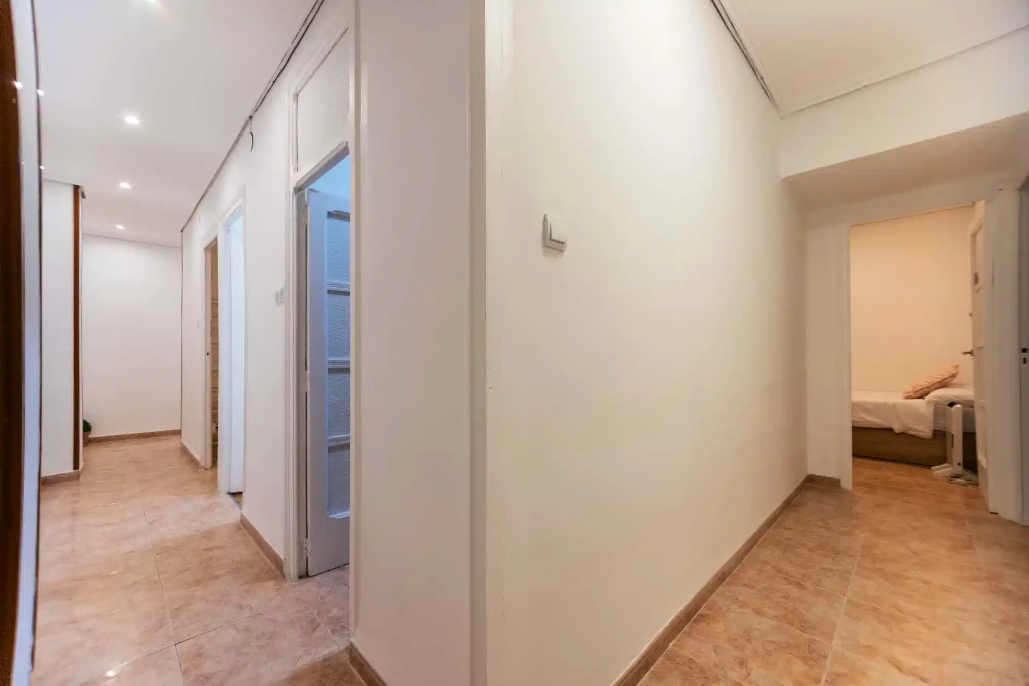 #133823: Room in 5 Bedroom 1 Bathroom (Carrer De Buenos Aires) - Kitchen?w=400&h=260&fit=crop&q=40&auto=format&trim=auto