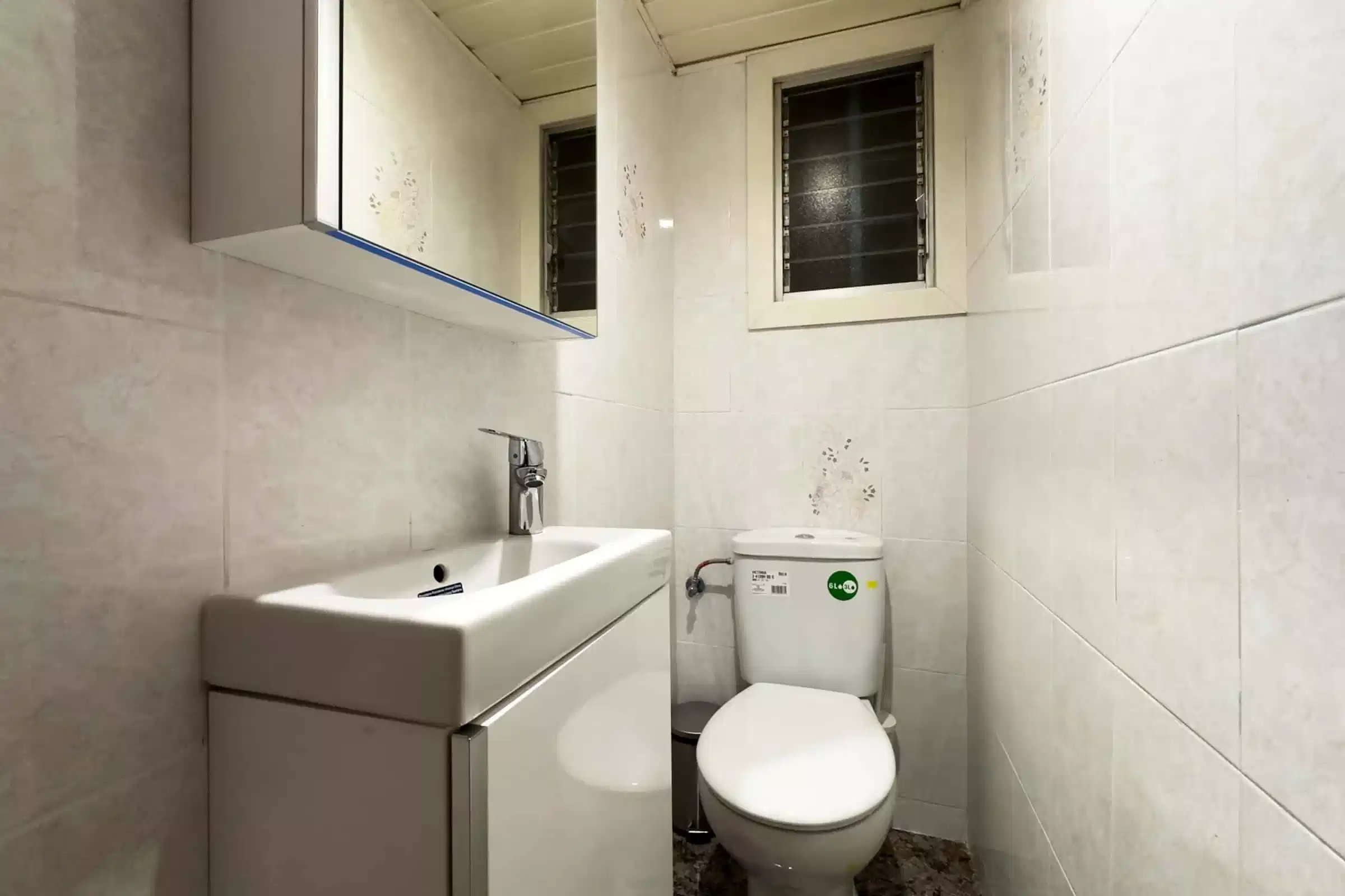 Exterior?w=400&h=260&fit=crop&q=40&auto=format&trim=auto