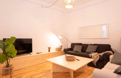 Room in 8 Bed 4 Bath | Gracia - Bathroom?w=400&h=260&fit=crop&q=40&auto=format&trim=auto